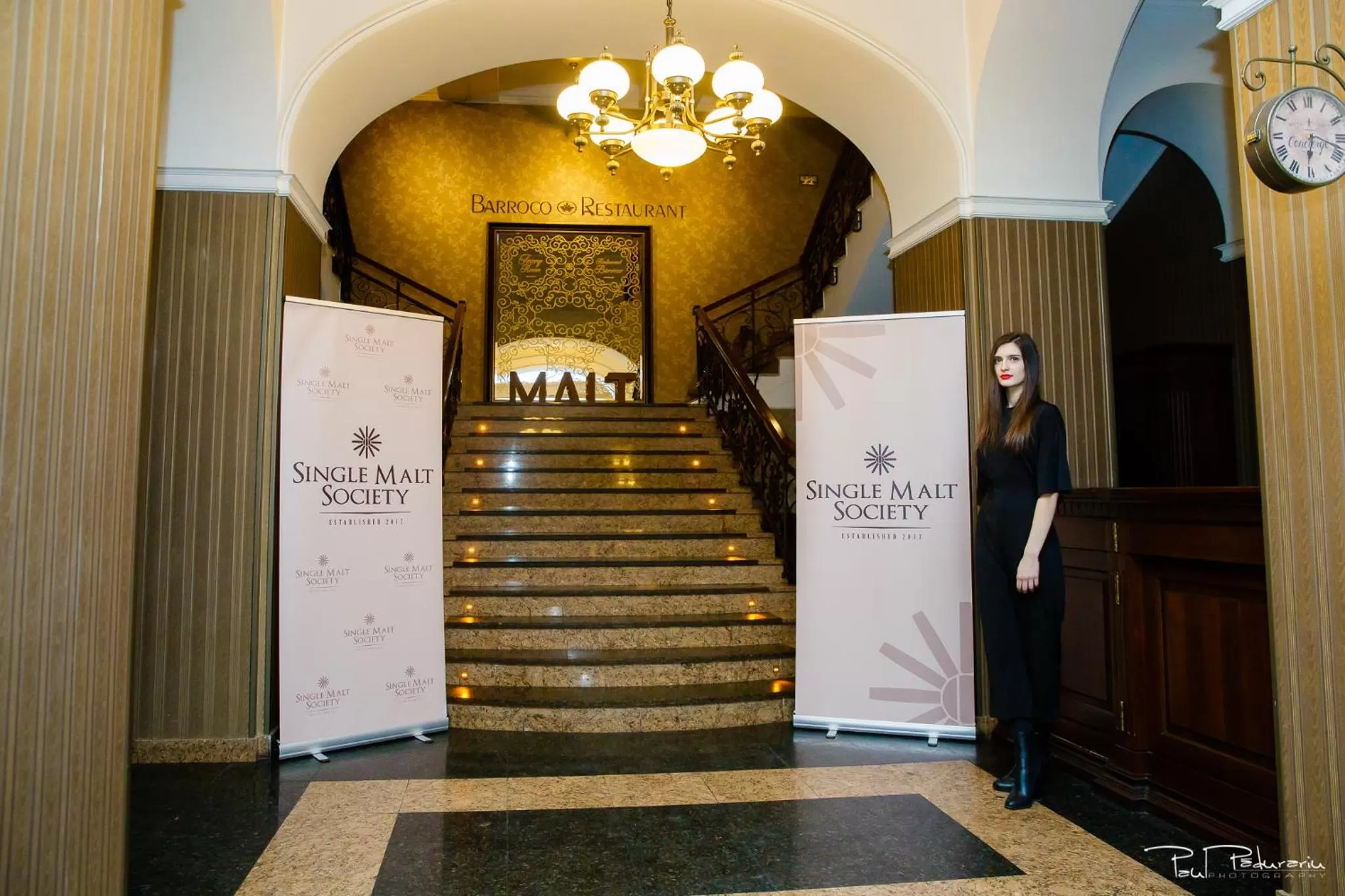 Restaurant/places to eat in Hotel Select