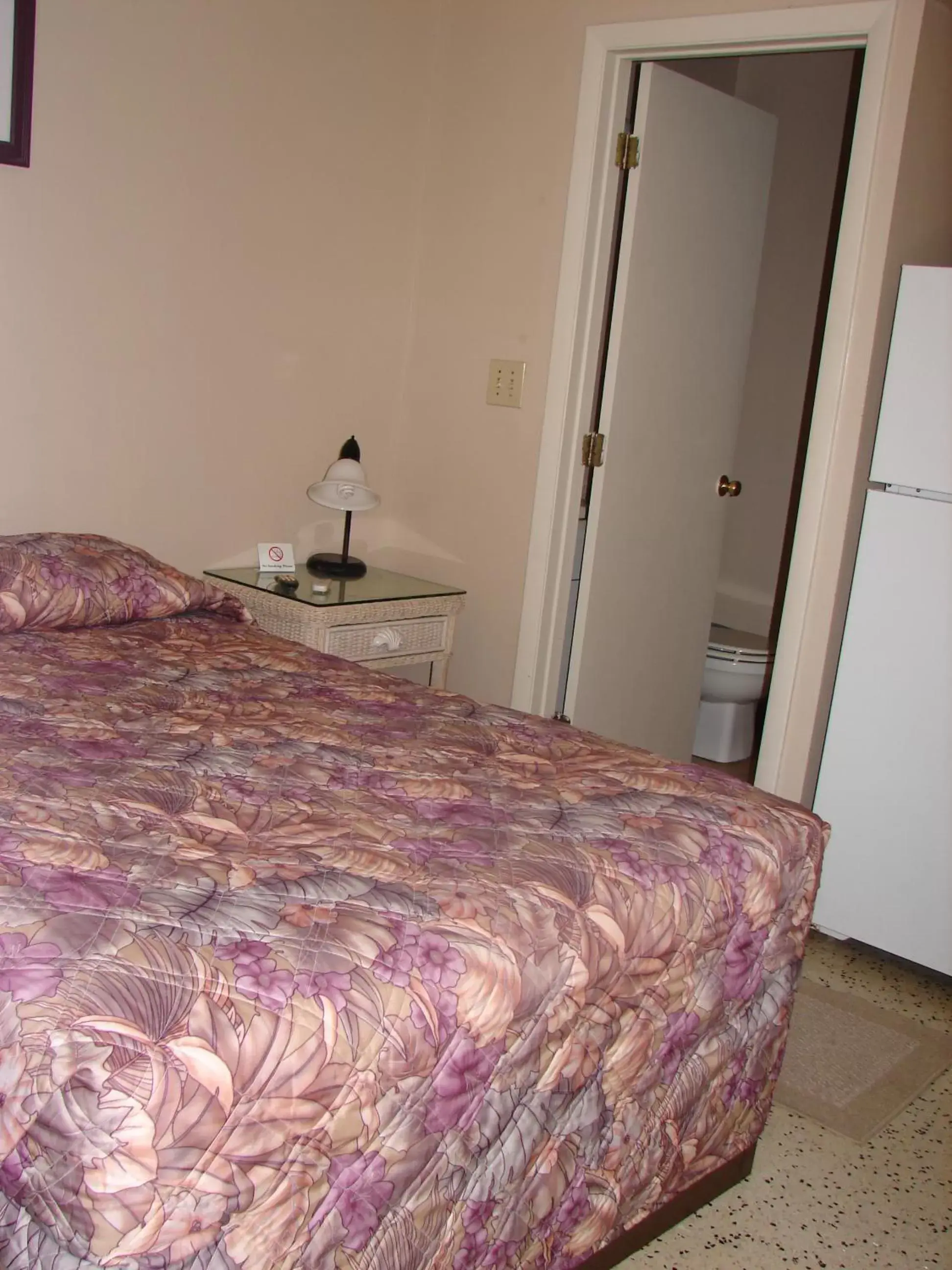 Bed in Siesta Motel Bed in Siesta Motel