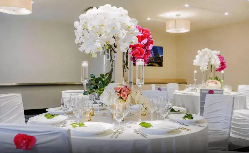 wedding, Banquet Facilities in The Chicago Hotel Collection Magnificent Mile