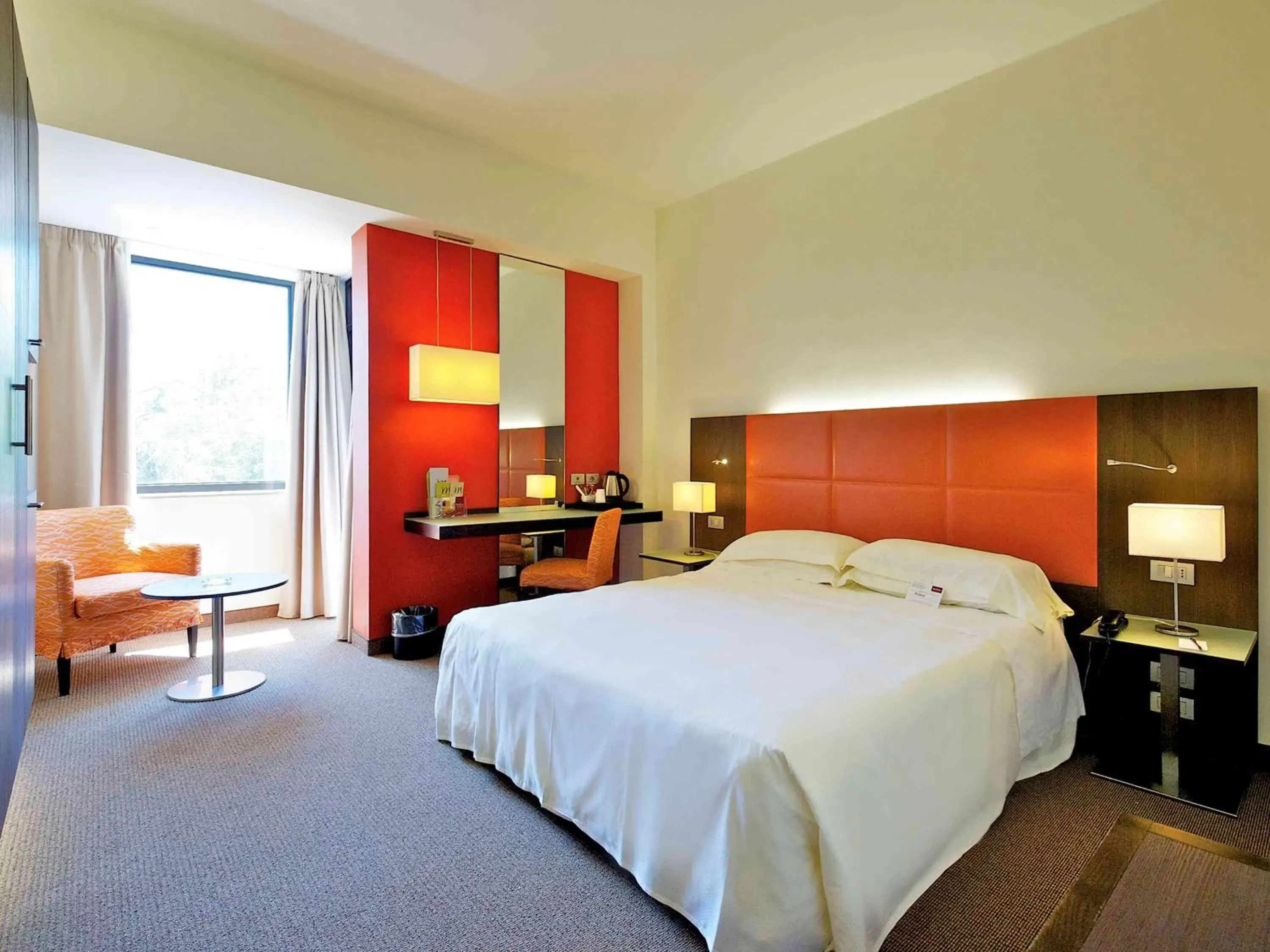 Photo of the whole room, Bed in Mercure Reggio Emilia Centro Astoria