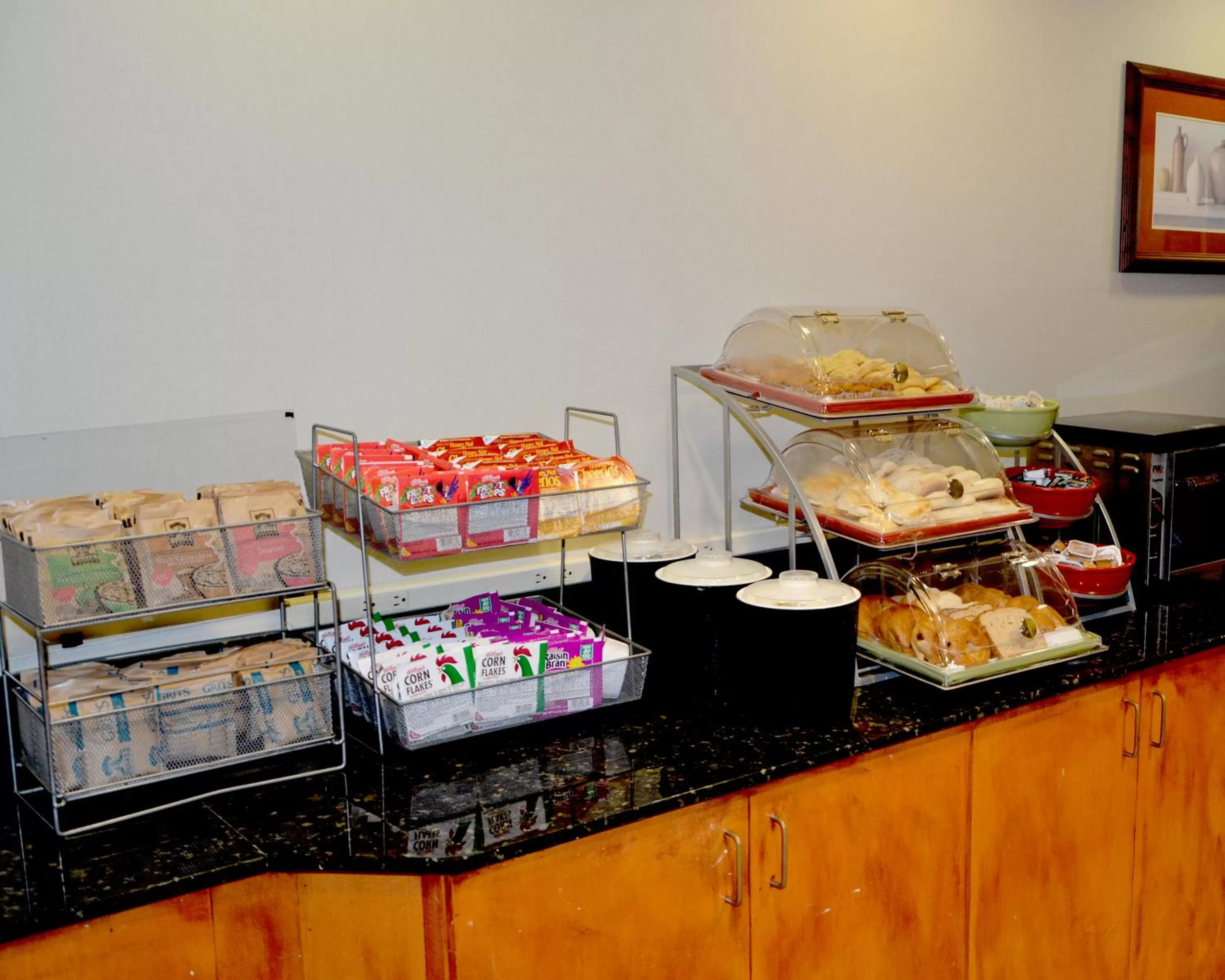 Food in Wingate by Wyndham West Monroe