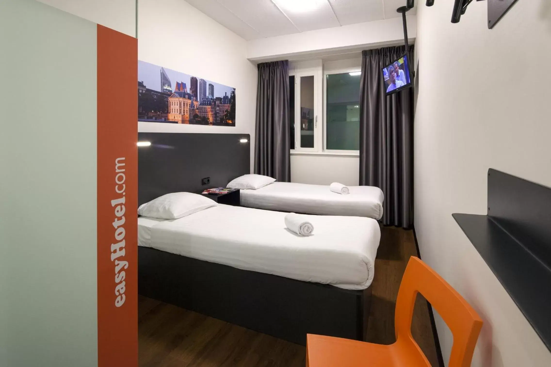 Bedroom in easyHotel The Hague City Centre