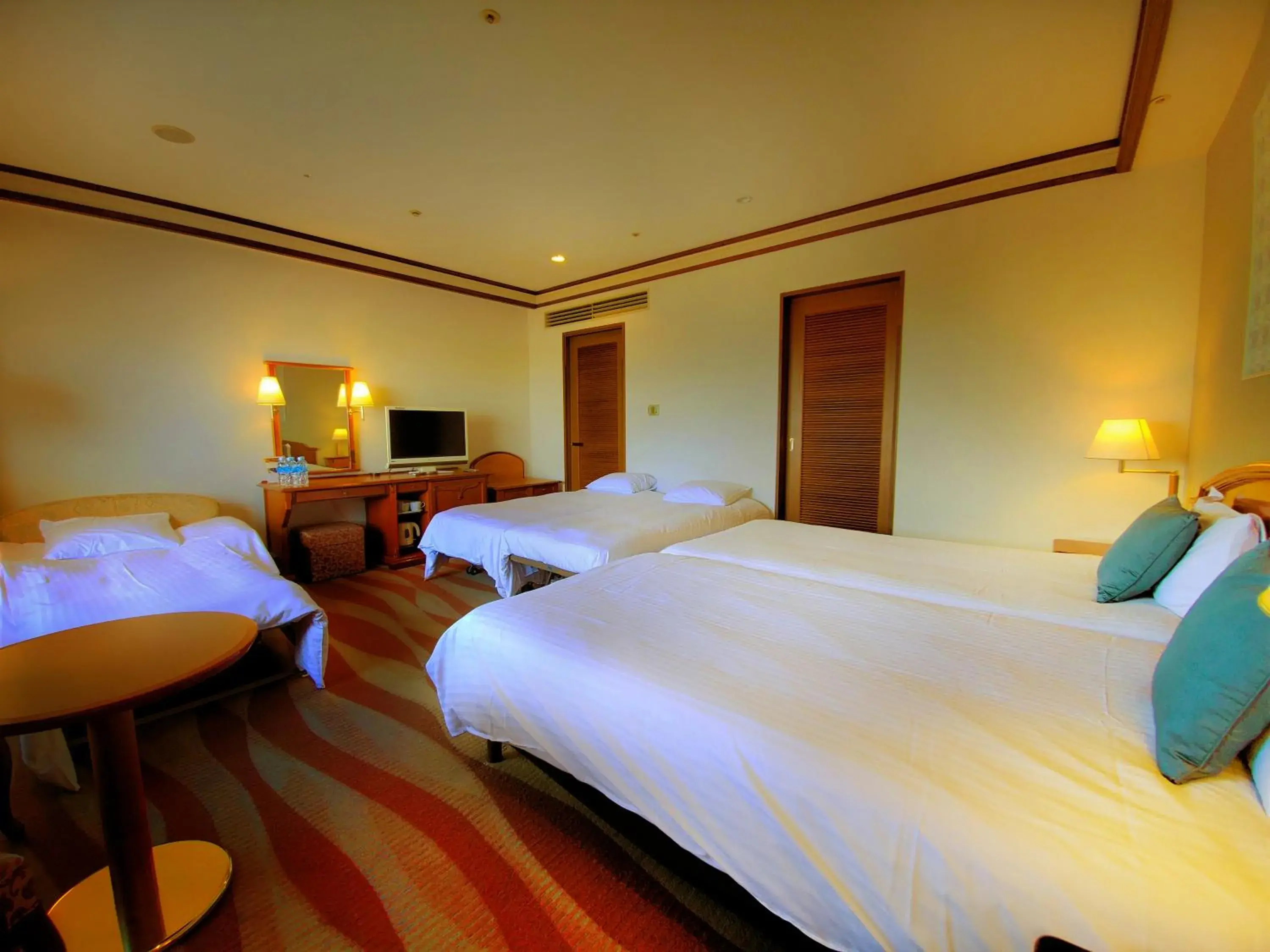 Photo of the whole room, Bed in Hotel Plaza Kobe
