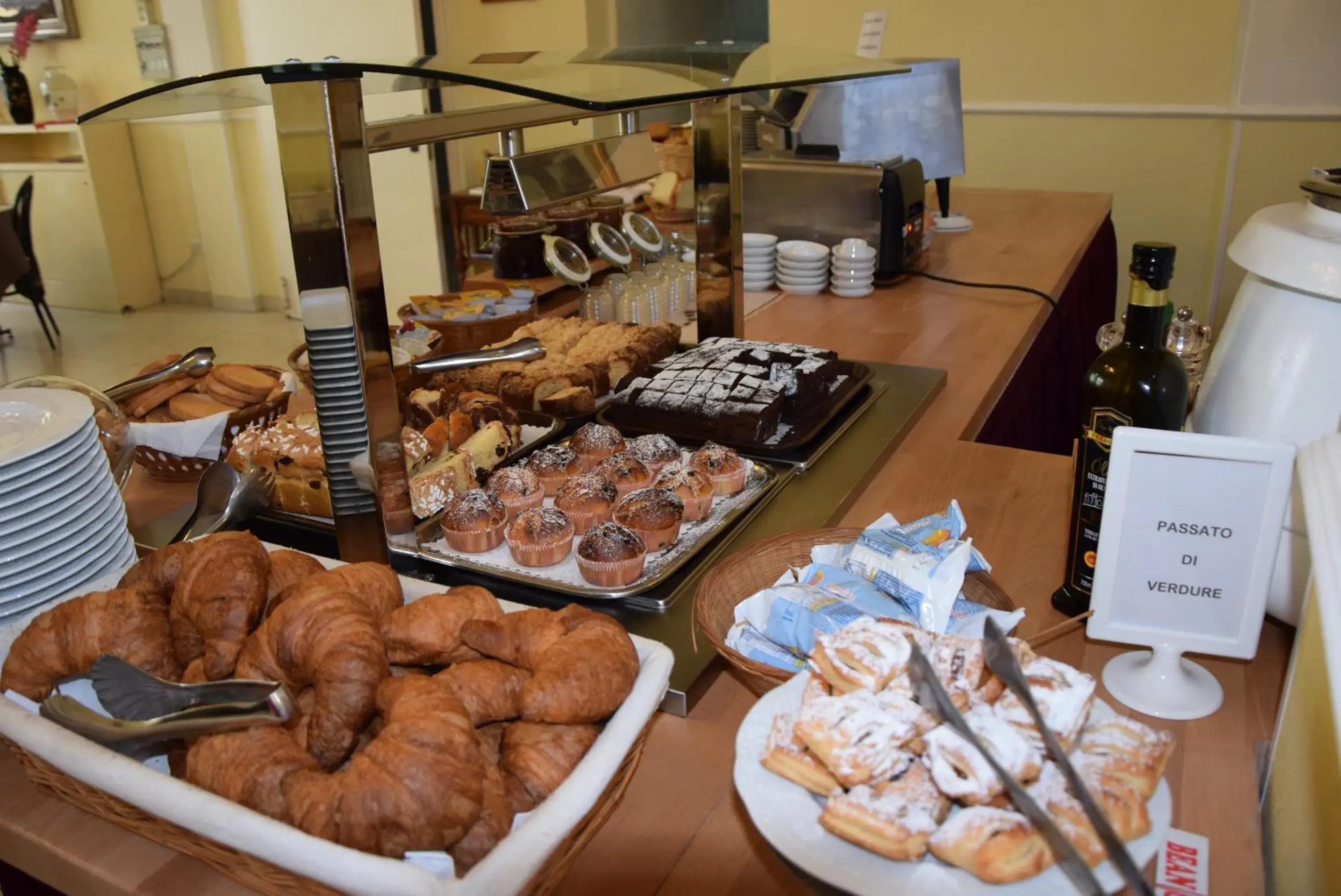 Buffet breakfast in Hotel Verdi