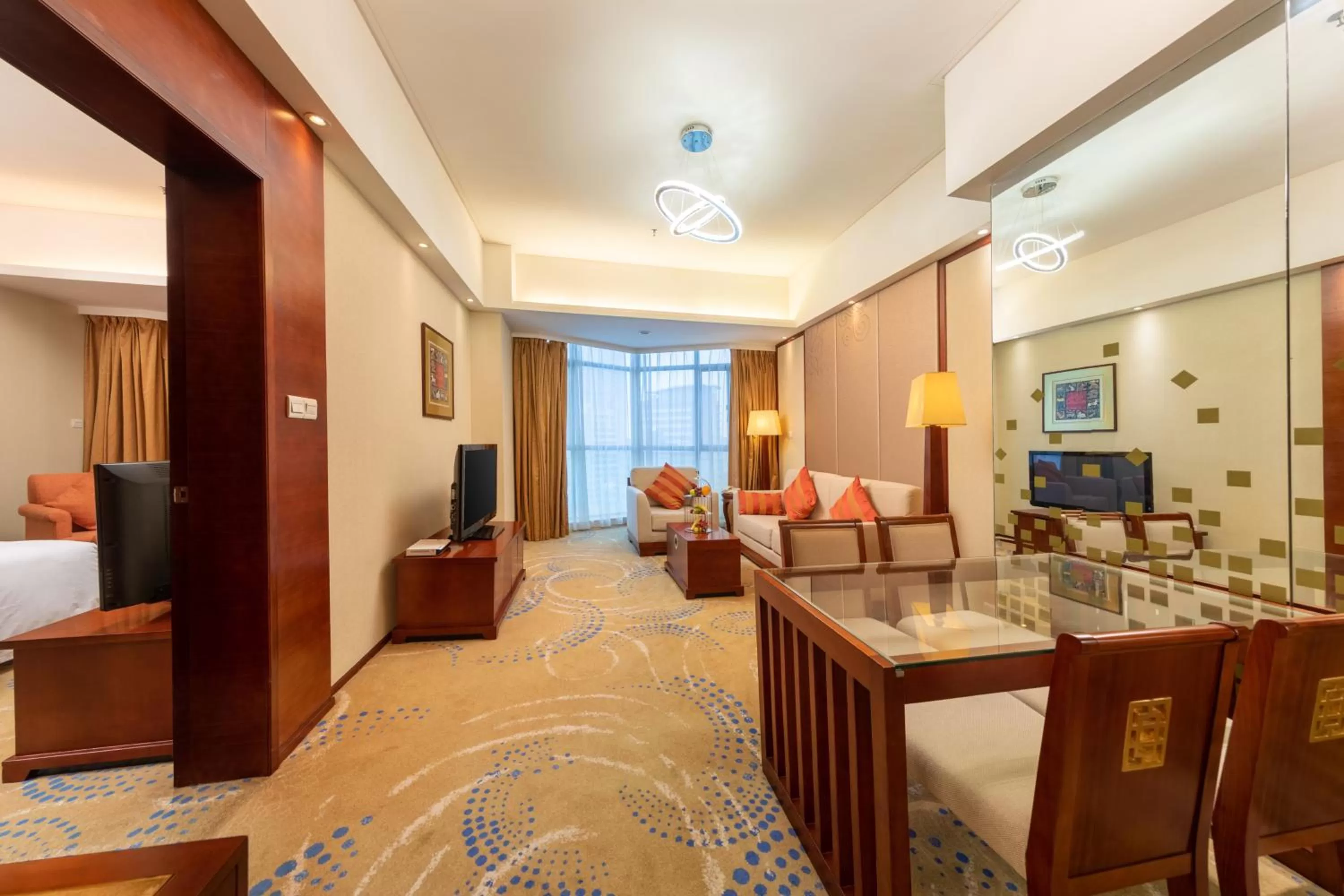 Living room in Crowne Plaza Foshan by IHG