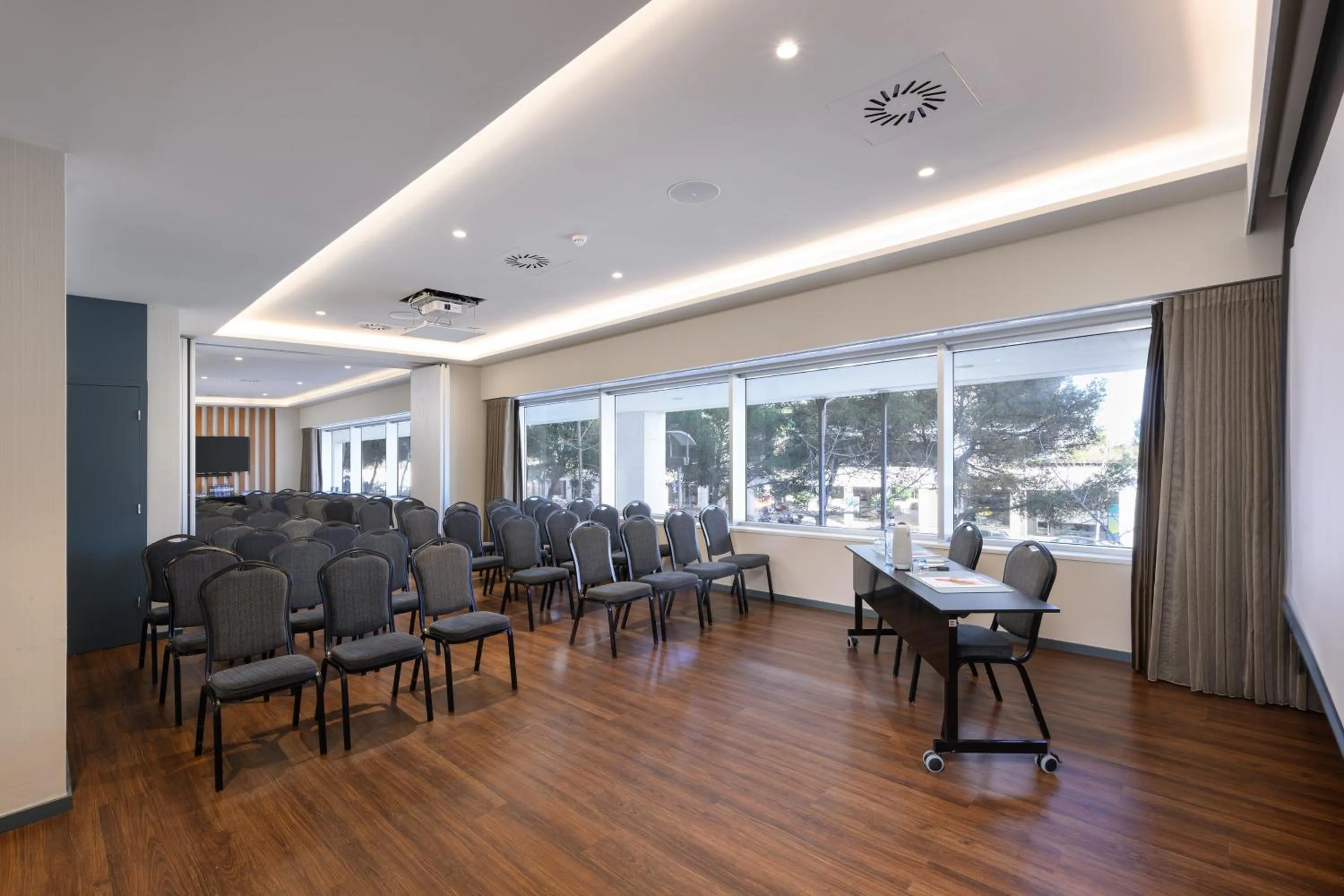 Meeting/conference room in Melia Lisboa Oriente Hotel