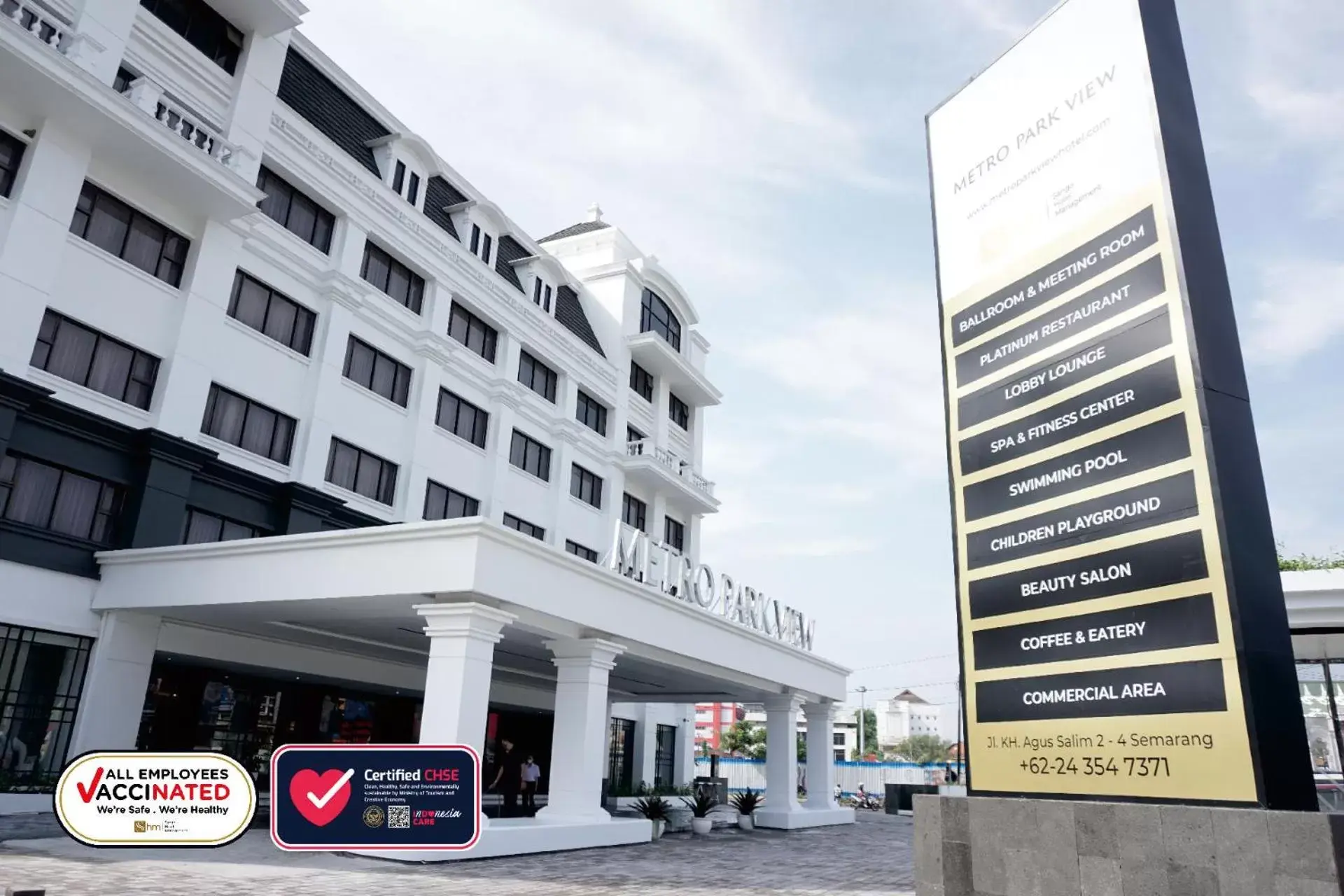 Facade/entrance in Metro Park View Hotel Kota Lama Semarang