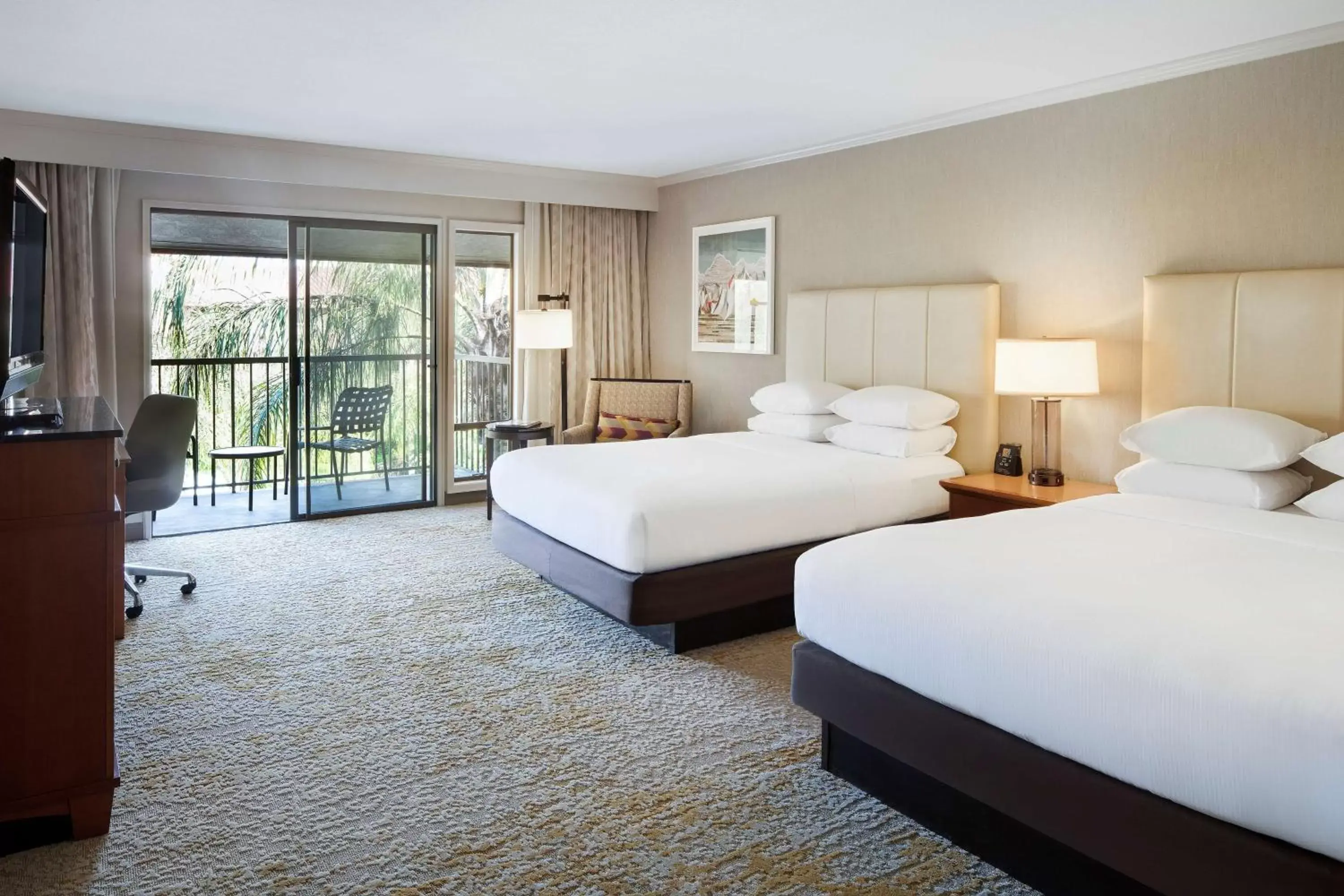 Bedroom, Bed in DoubleTree by Hilton Ontario Airport