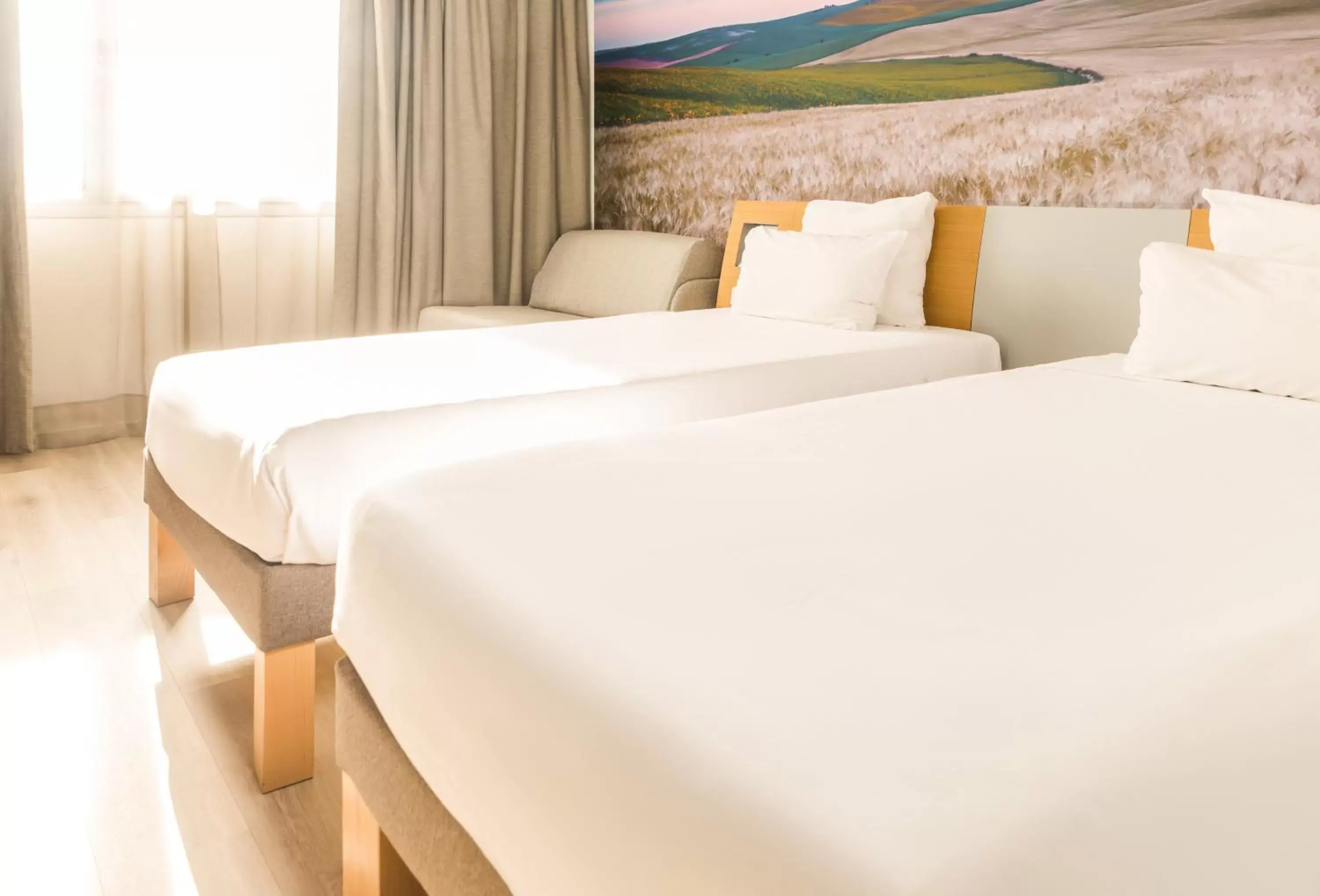 Bedroom, Bed in Hotel Novotel Sevilla
