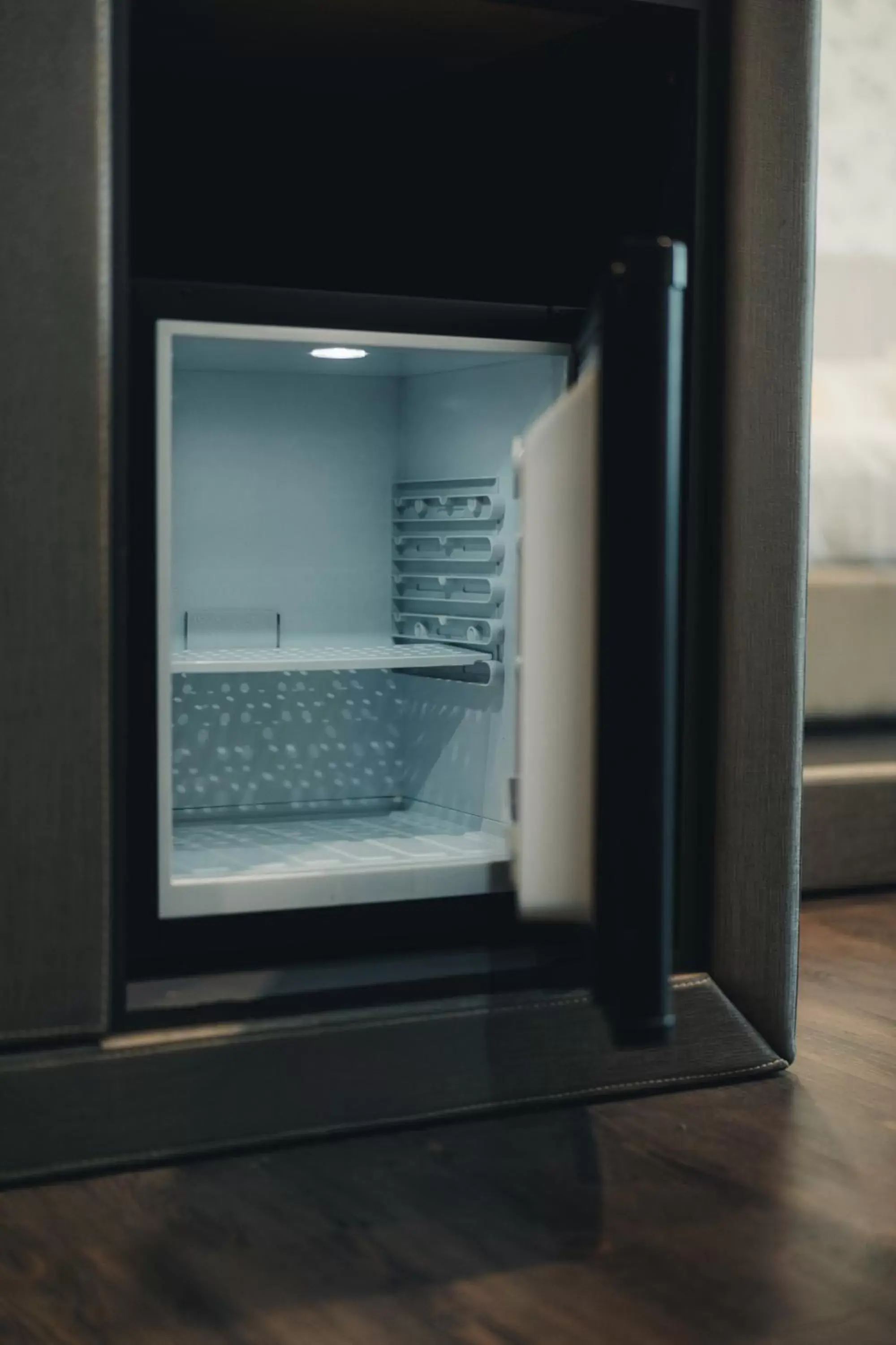 oven, TV/Entertainment Center in Le'venue Hotel