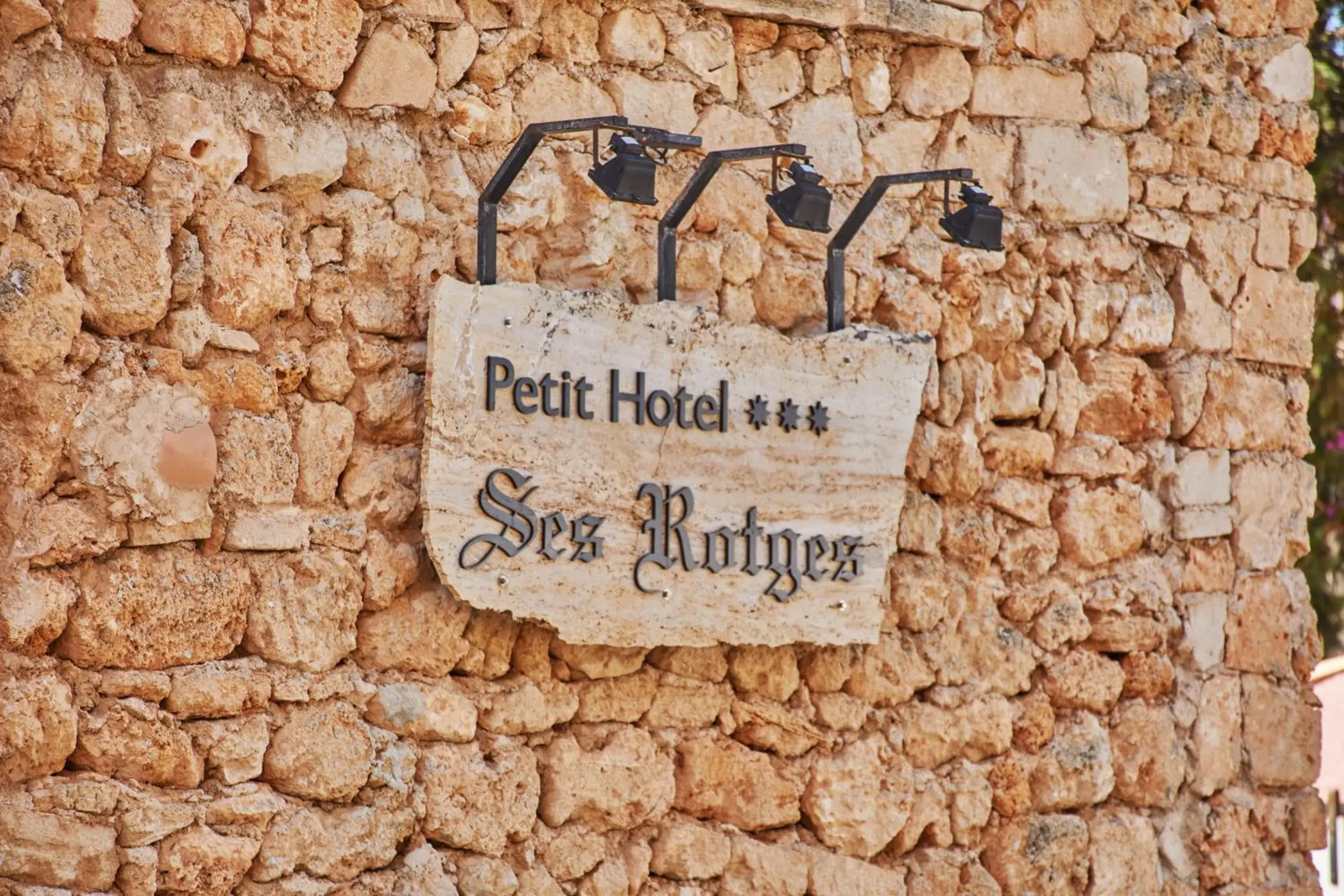 Facade/entrance in Petit Hotel Ses Rotges