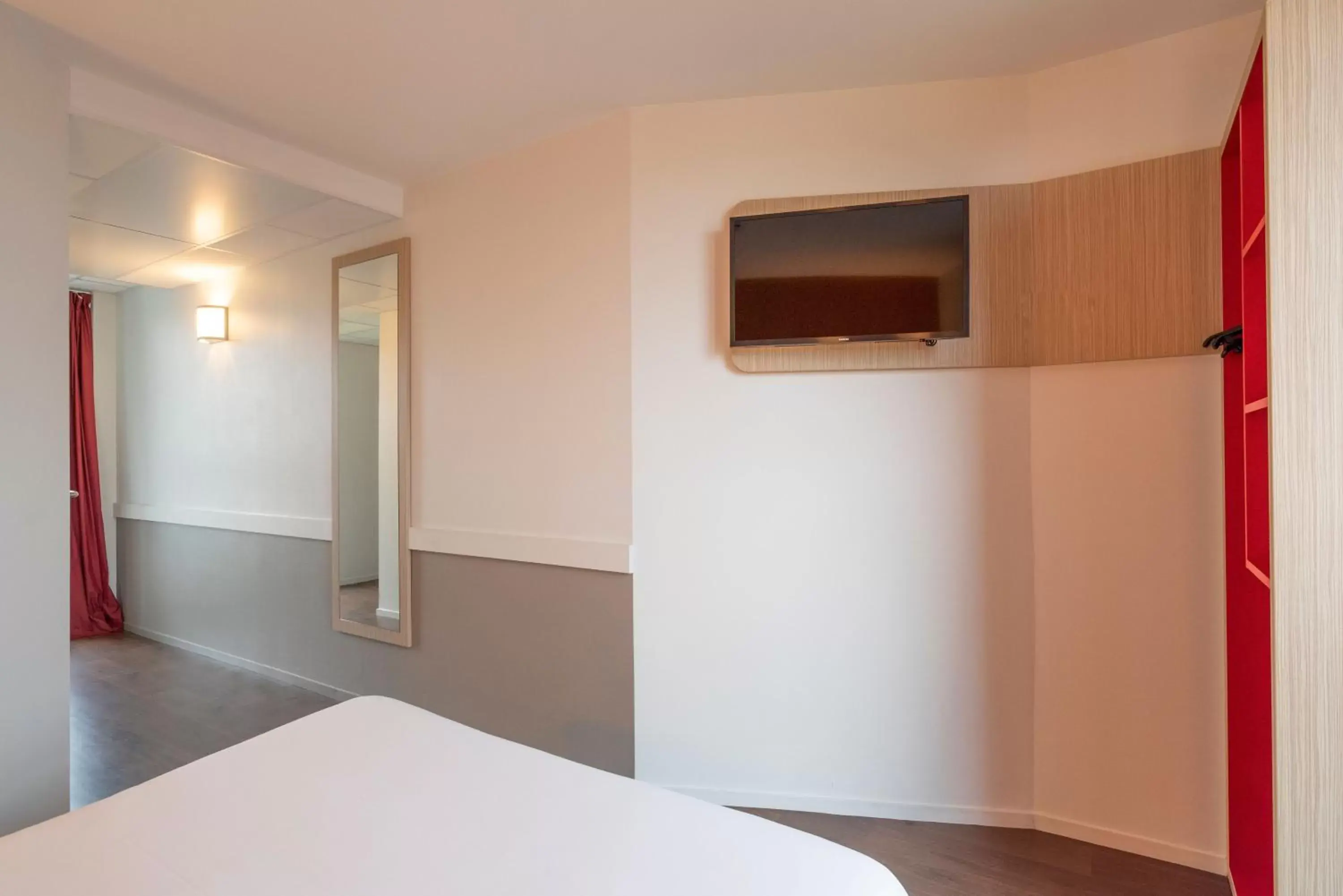 Bedroom, TV/Entertainment Center in Premiere Classe Le Havre Centre-LES DOCKS