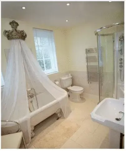 Shower, Bathroom in Saltcote Place