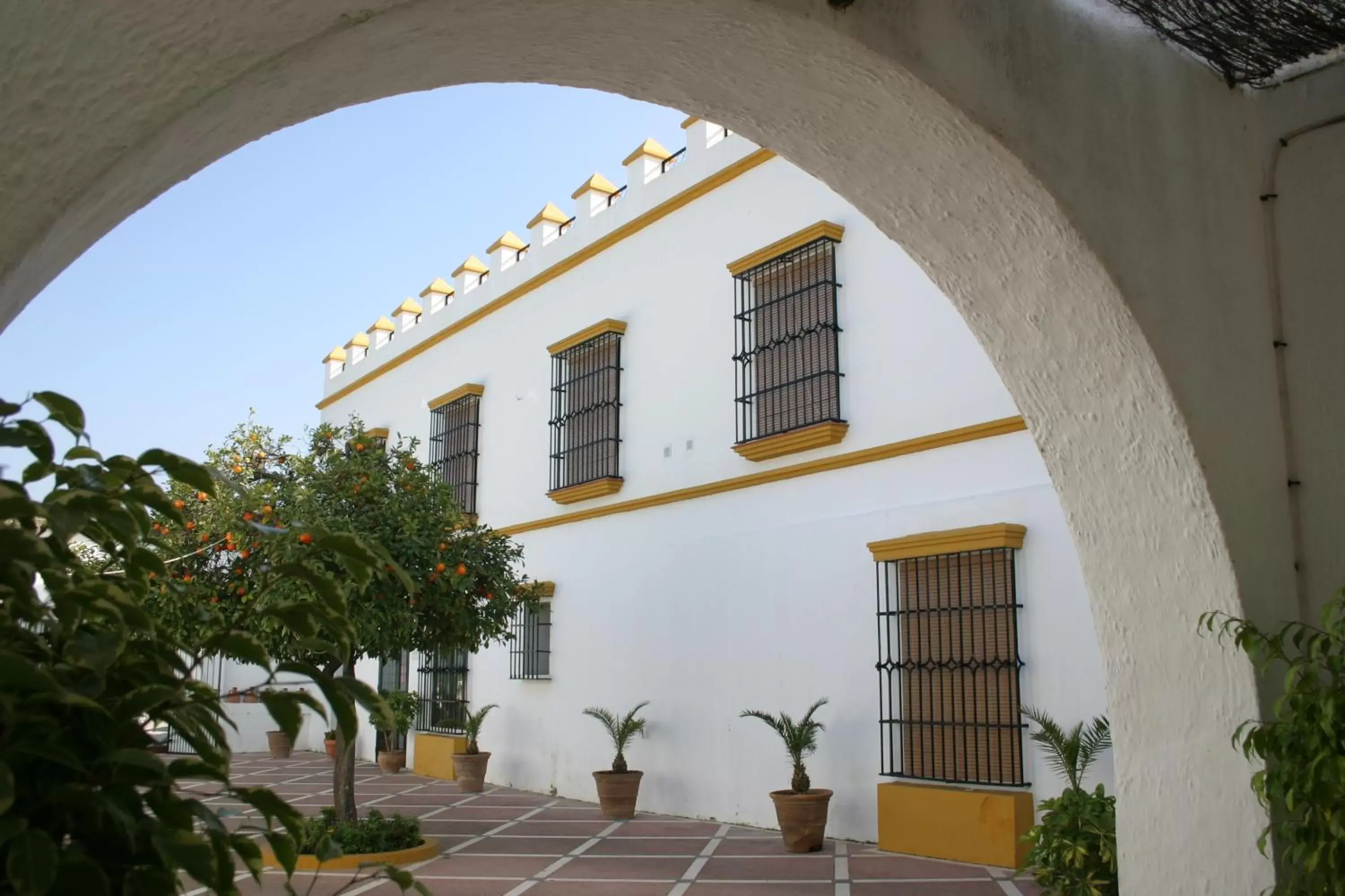 Facade/entrance, Property Building in Mesón de la Molinera