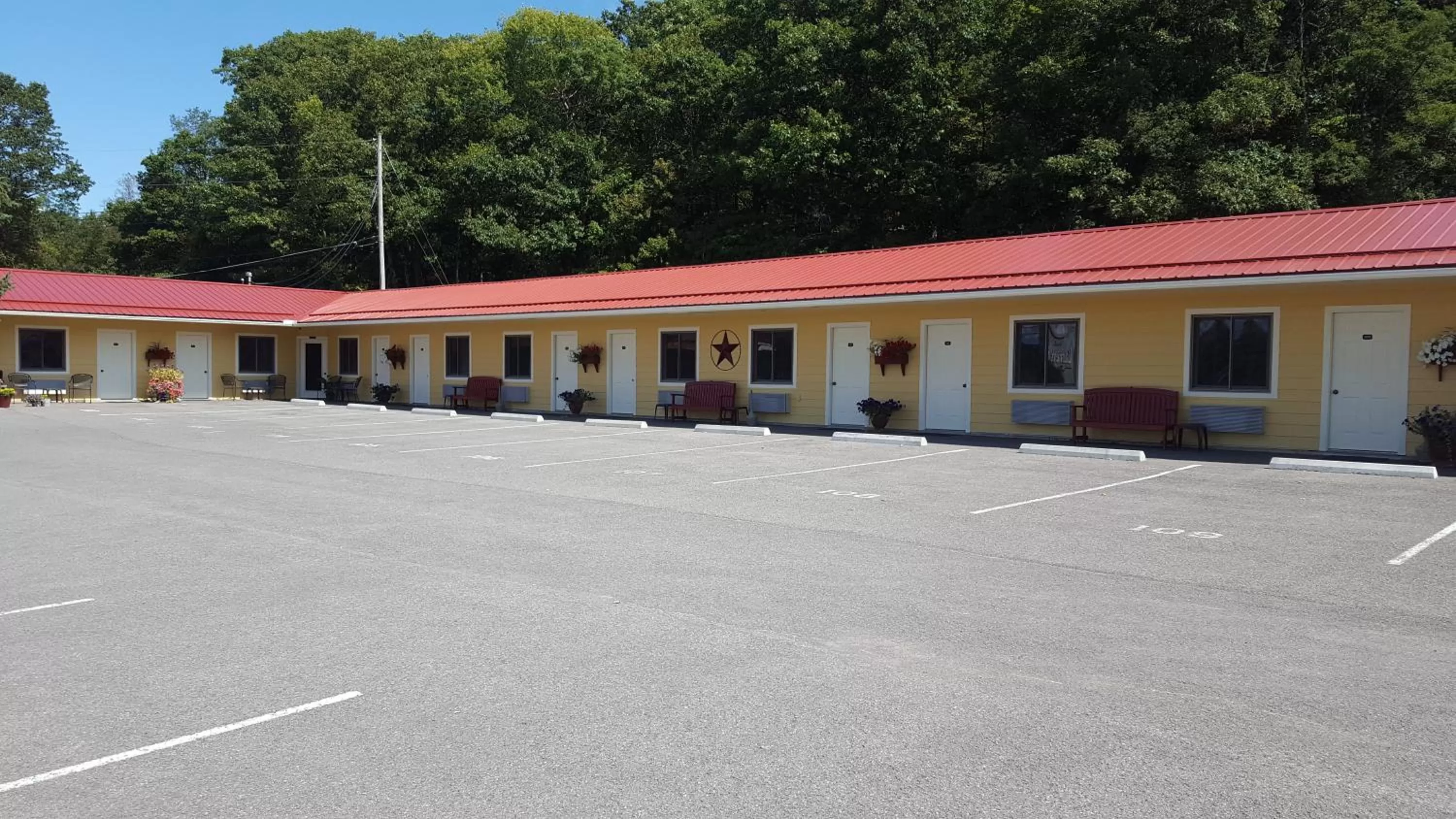 Property building in The Garrett Inn