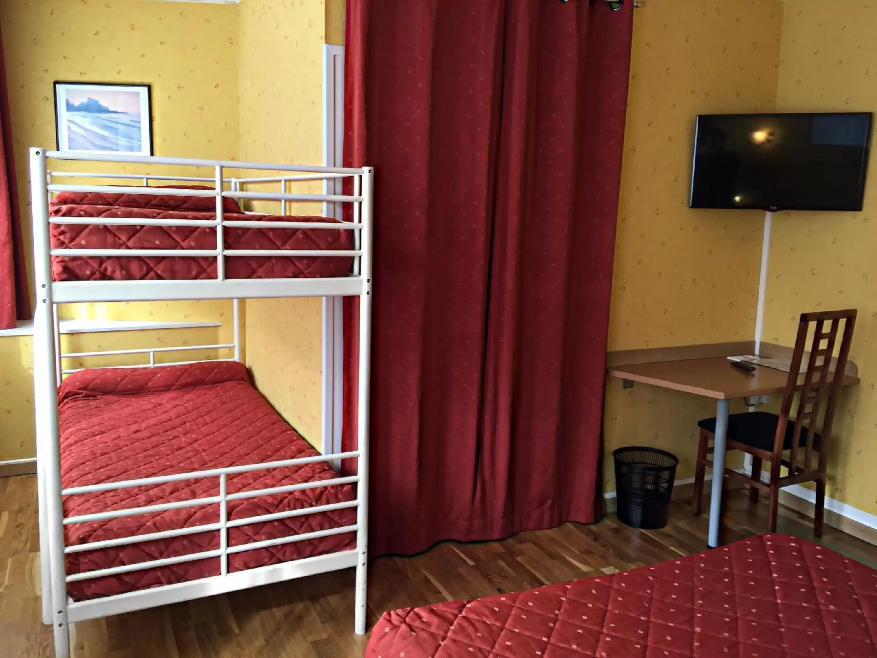 bunk bed in Hotel Saint-Aignan