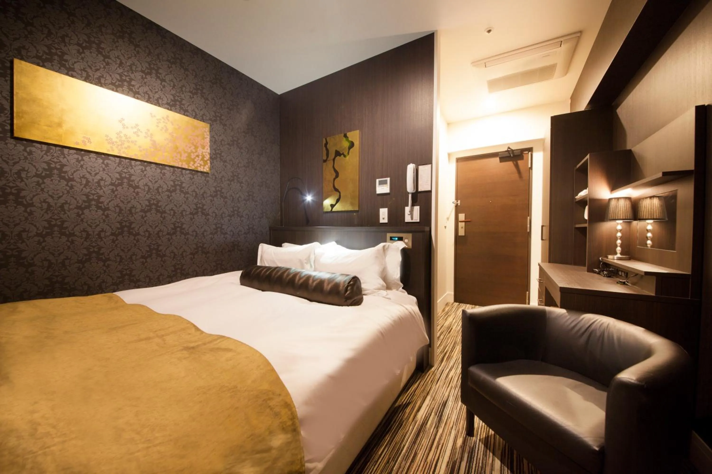 Photo of the whole room, Bed in Centurion Hotel Grand Akasakamitsuke Station