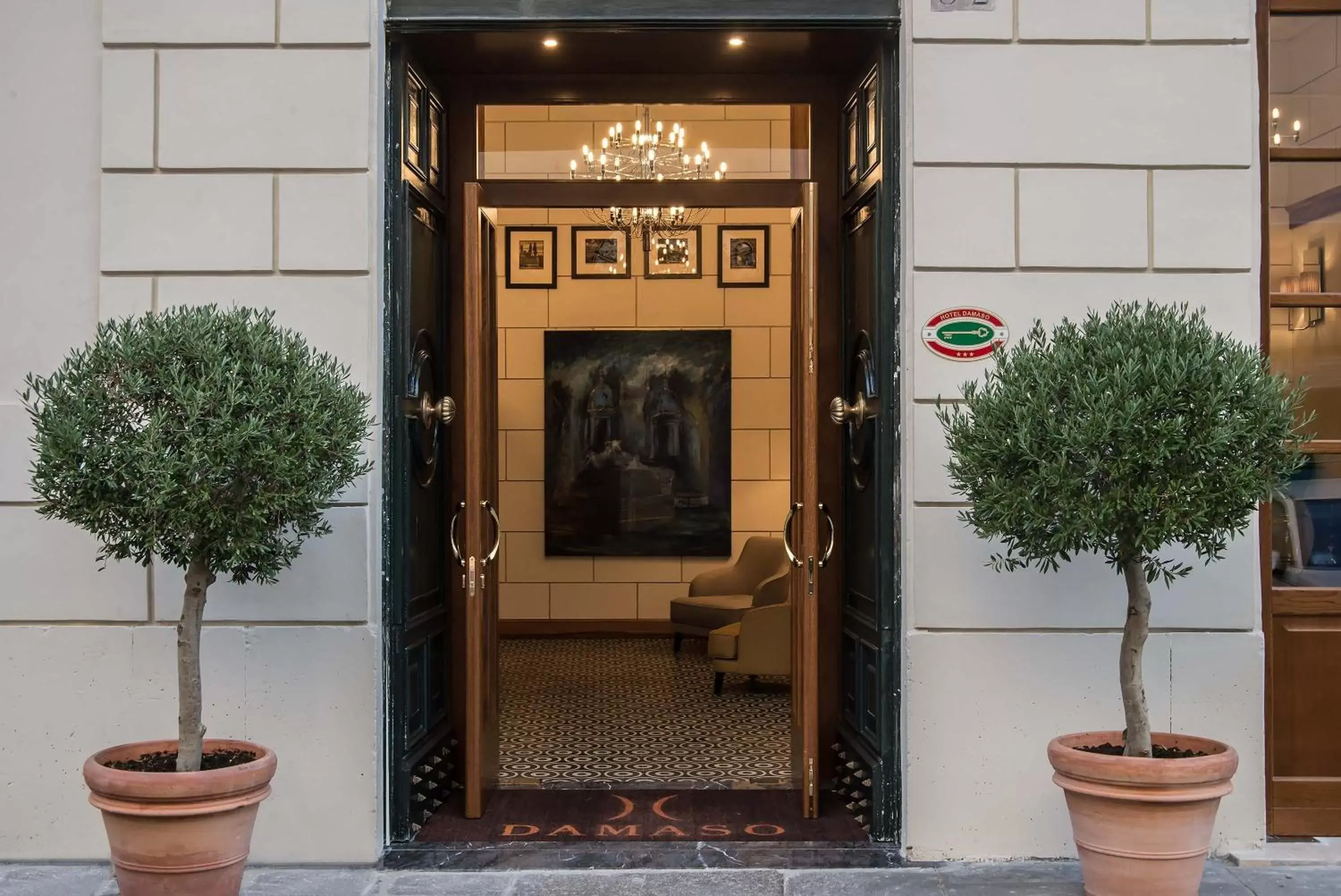 Facade/entrance in Hotel Damaso