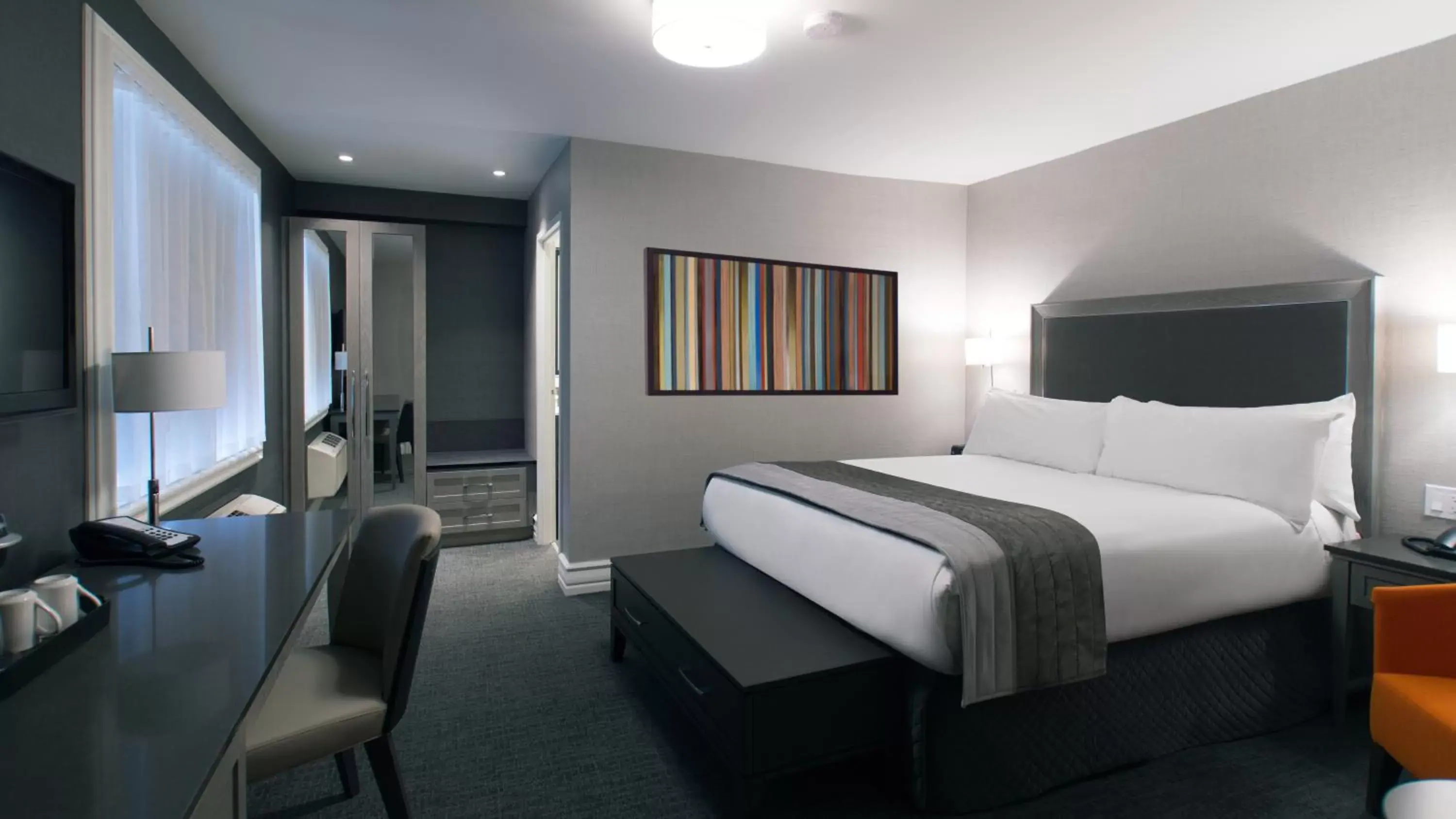 Photo of the whole room, Bed in Hotel Manoir Victoria Photo of the whole room, Bed in Hotel Manoir Victoria