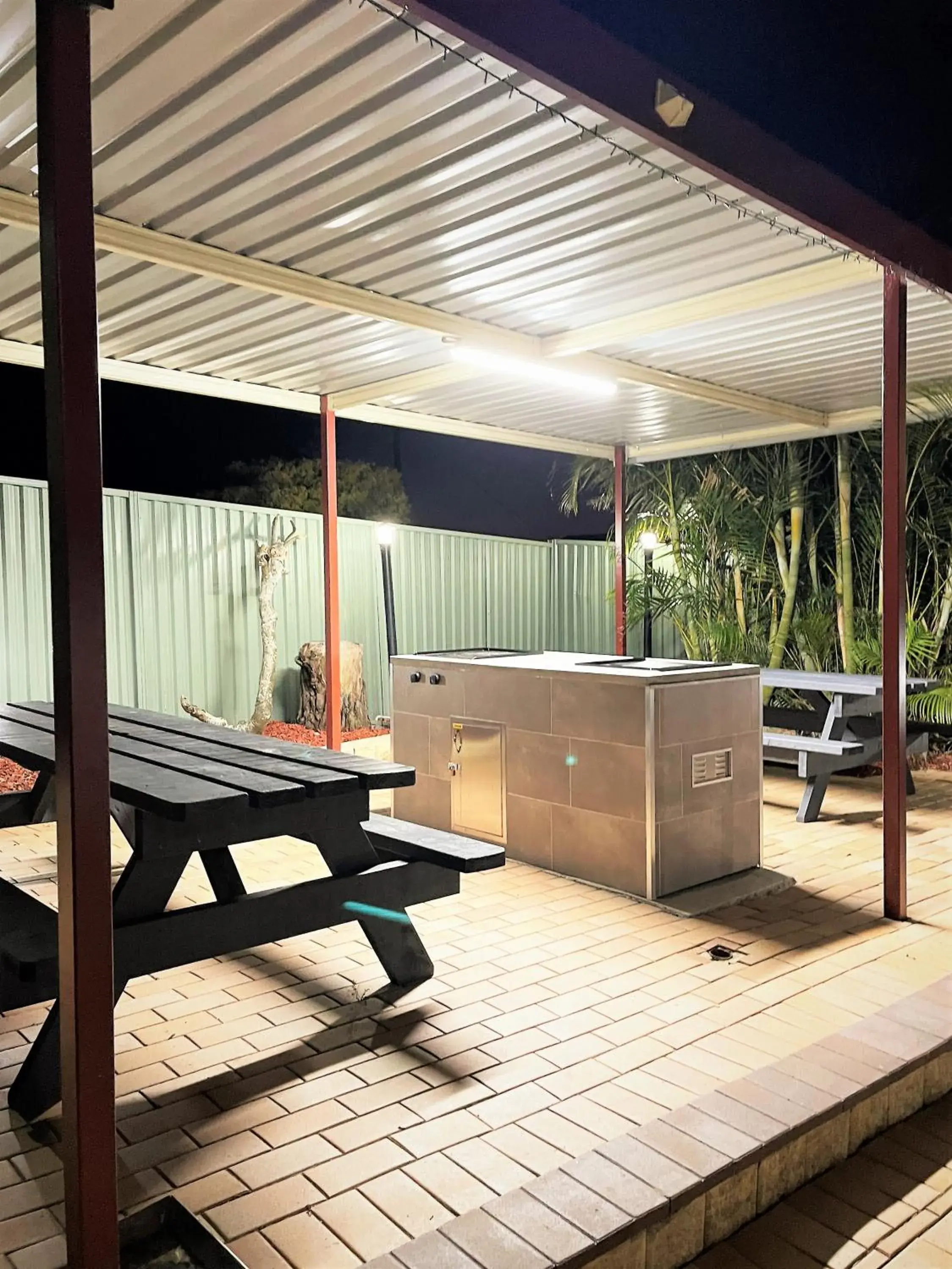 Property building, BBQ Facilities in Jetty Motel The Entrance