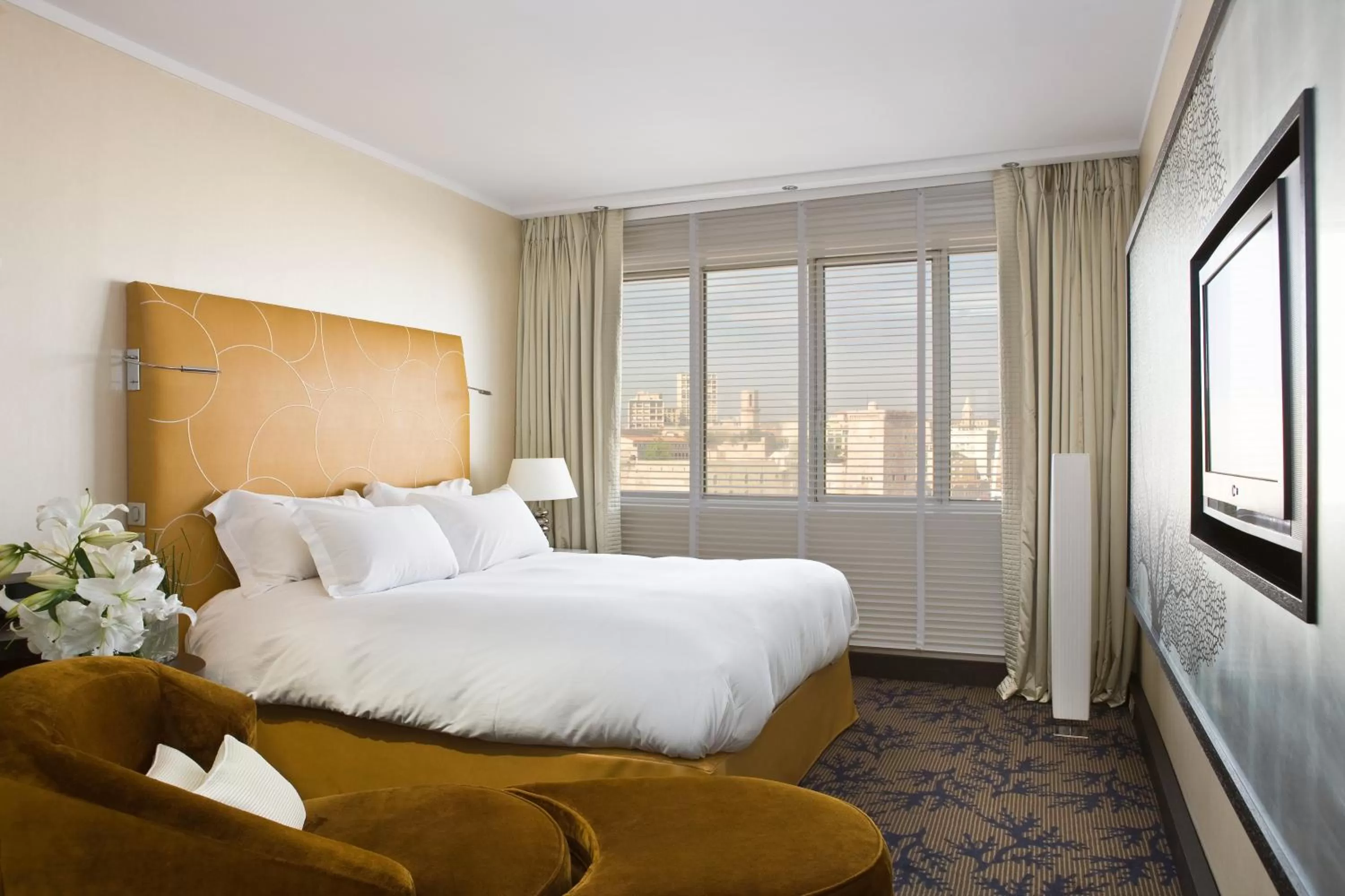 City view, Bed in Sofitel Marseille Vieux-Port