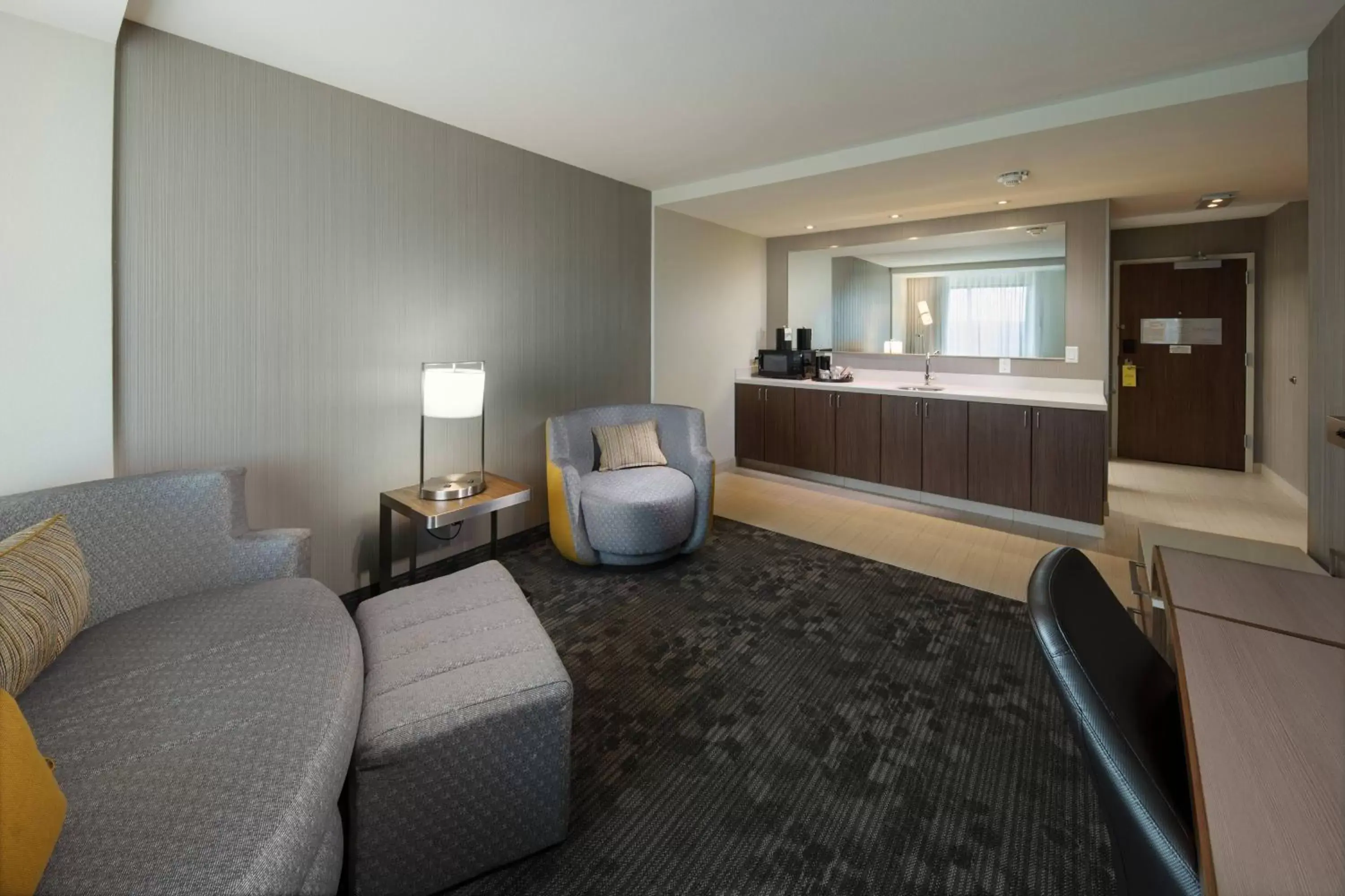 Living room, Seating Area in Courtyard by Marriott Russellville