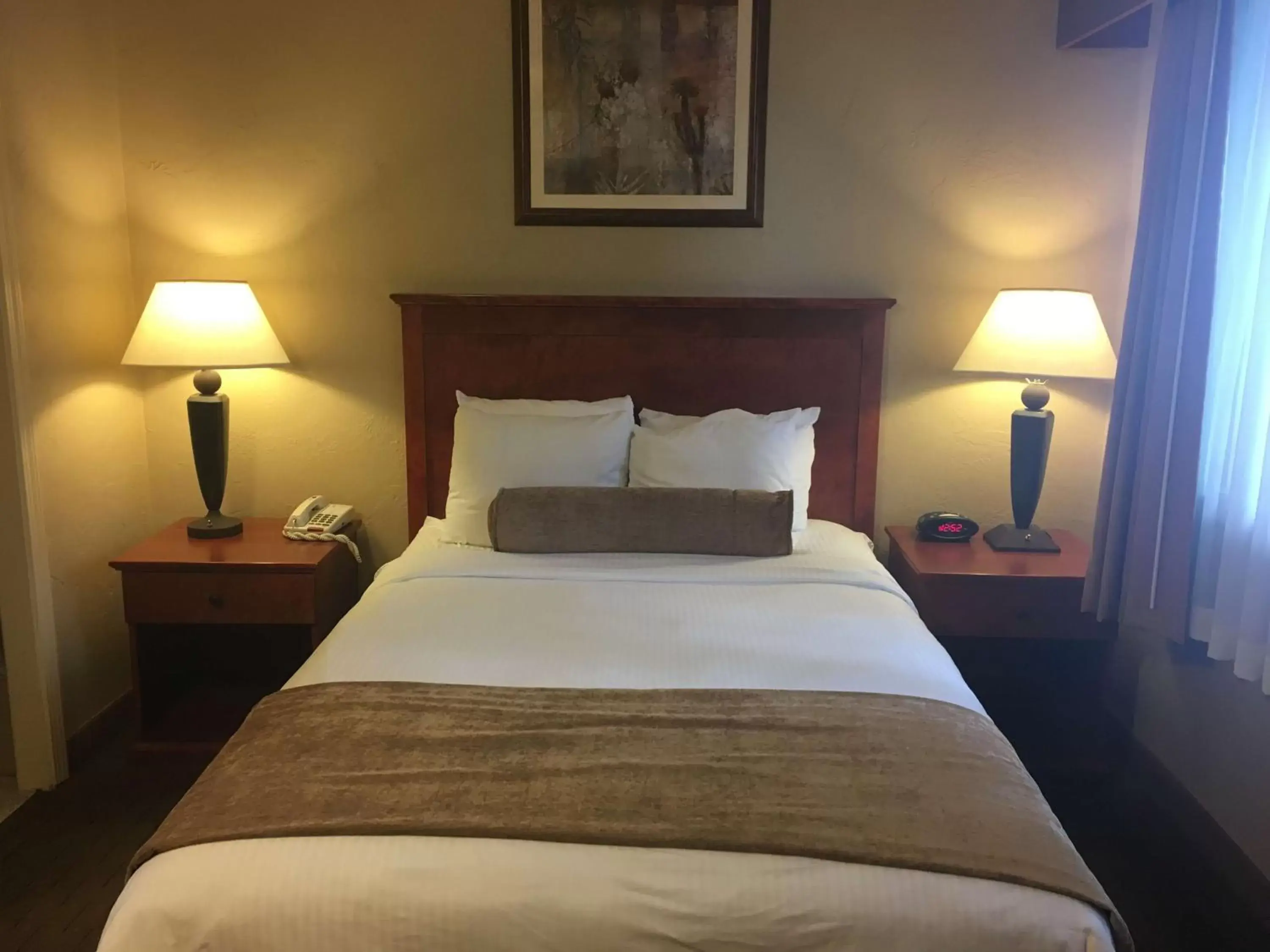 Photo of the whole room, Bed in Best Western Vista Inn at the Airport