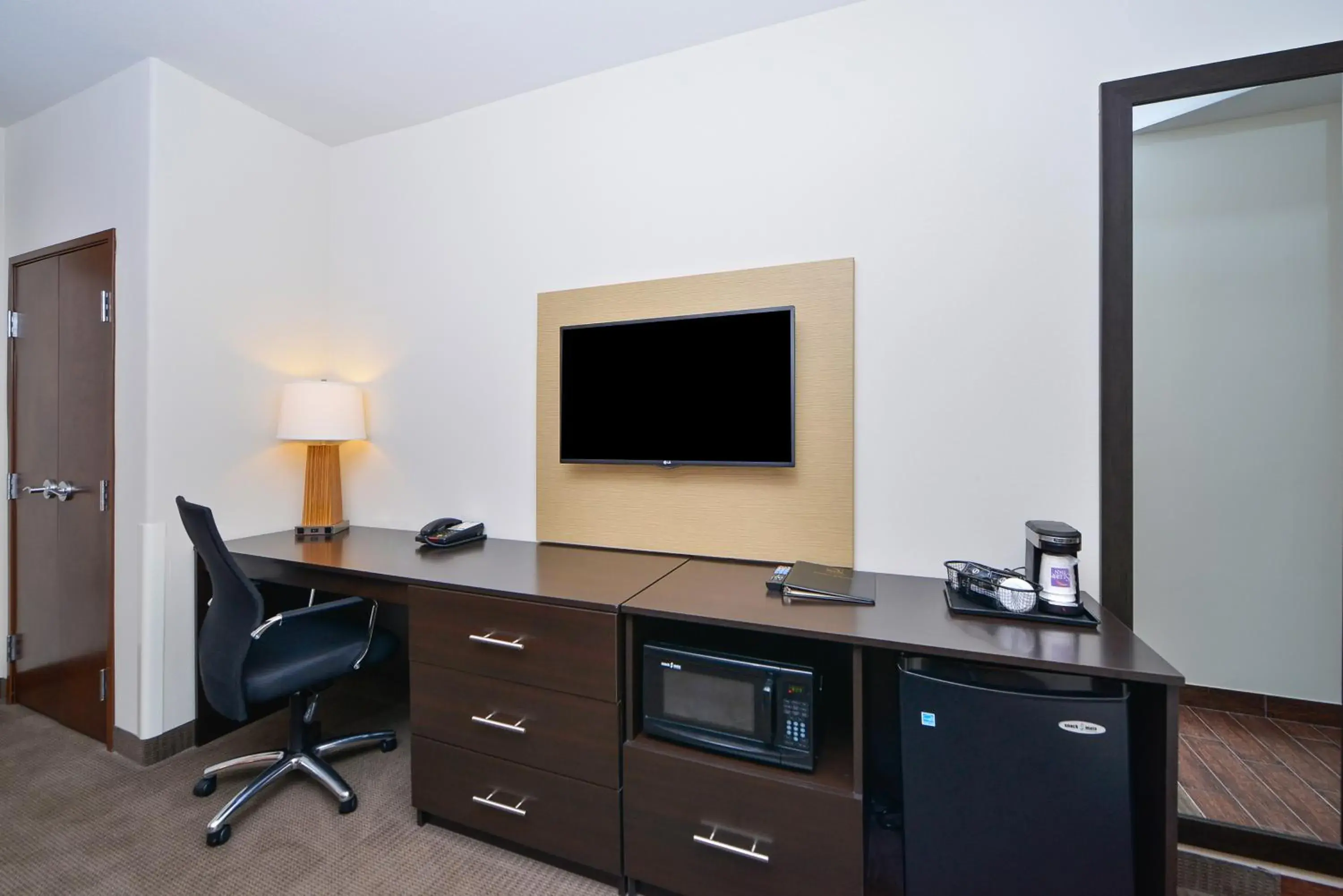TV and multimedia, TV/Entertainment Center in Sleep Inn & Suites Austin – Tech Center