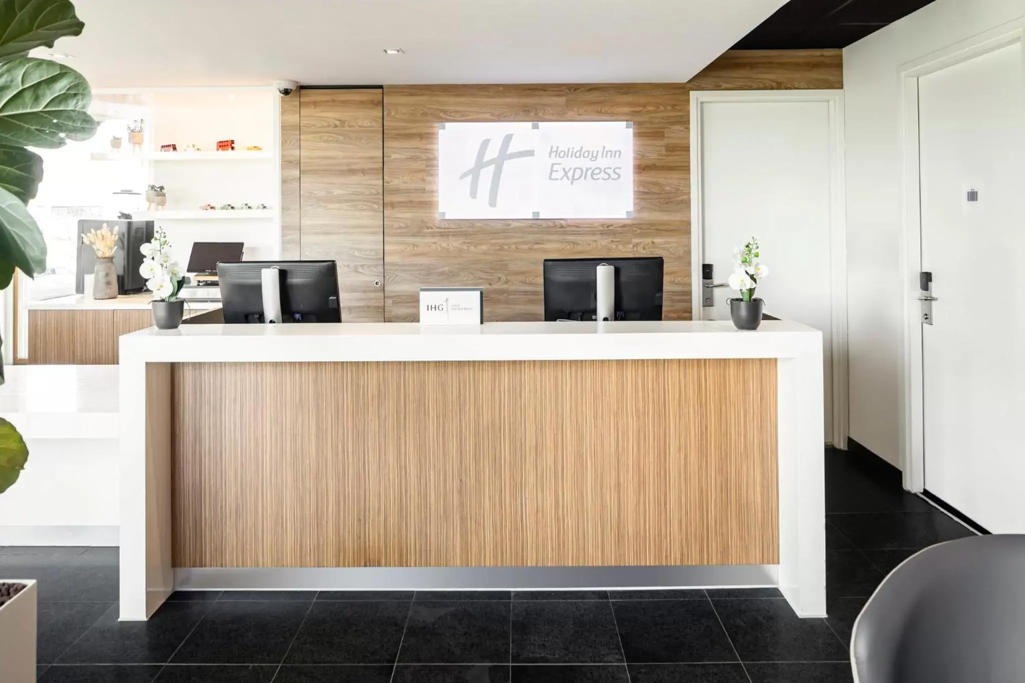 Property building, Lobby/Reception in Holiday Inn Express Utrecht - Papendorp, an IHG Hotel