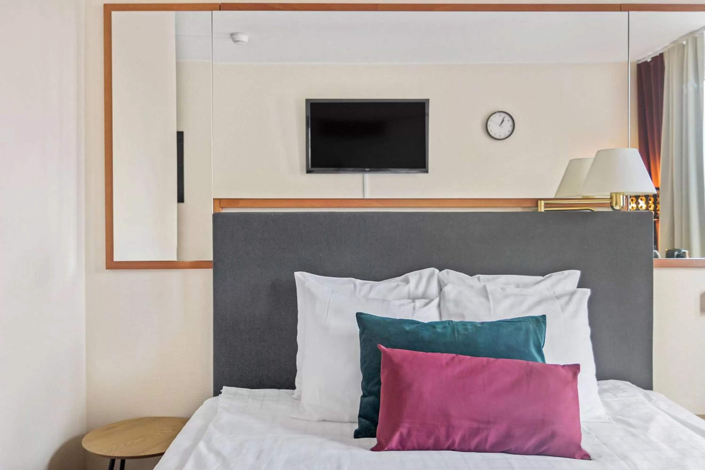 Superior Single Room with Queen Bed - Non-Smoking in Sure Hotel by Best Western Focus