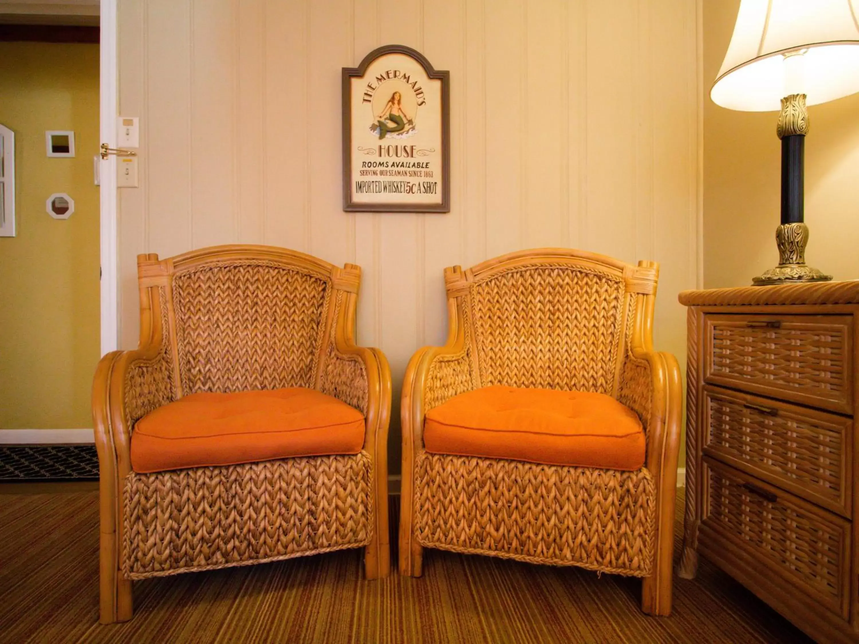 Seating area, Bed in Tybee Island Inn Bed & Breakfast