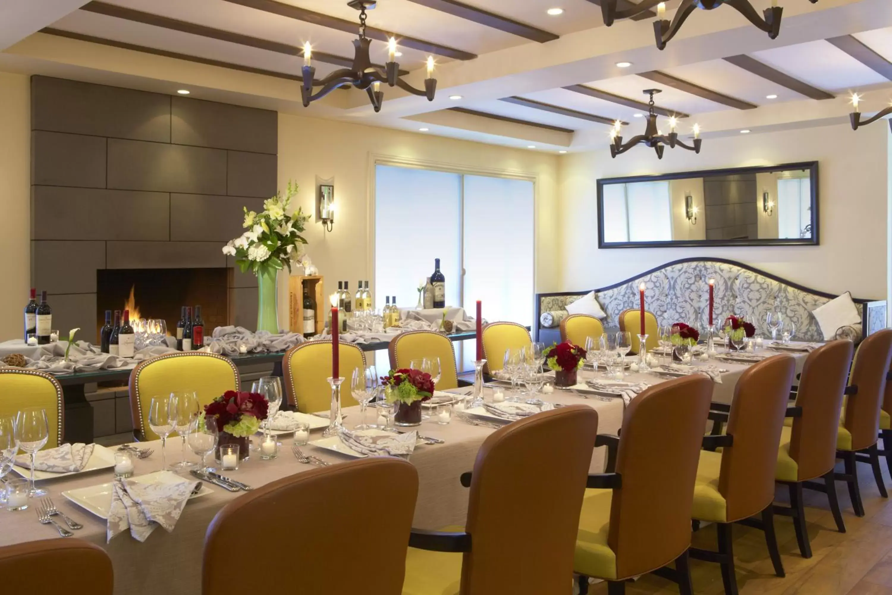 Dining area in Hotel Yountville