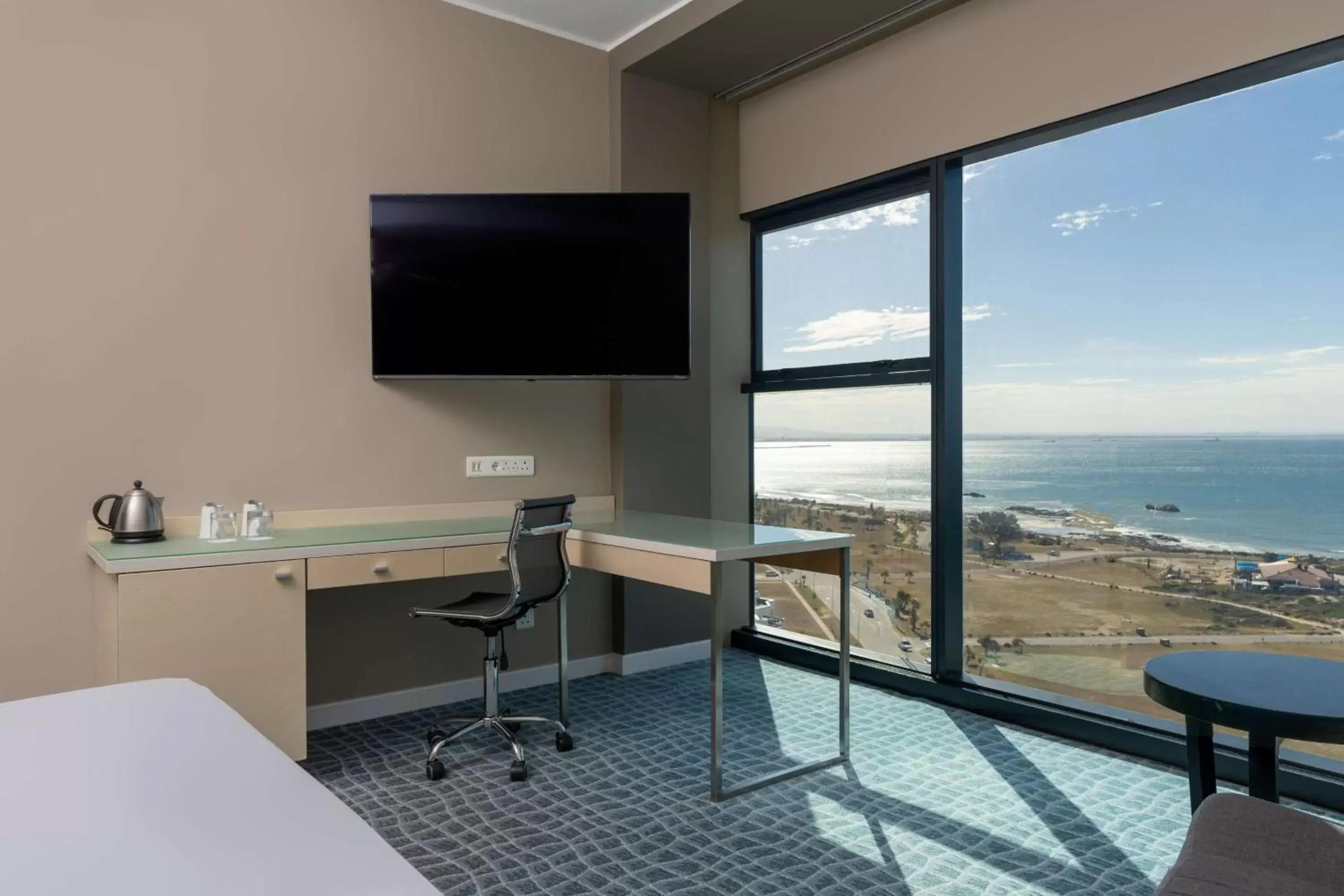 View (from property/room), TV/Entertainment Center in Radisson Blu Hotel, Port Elizabeth