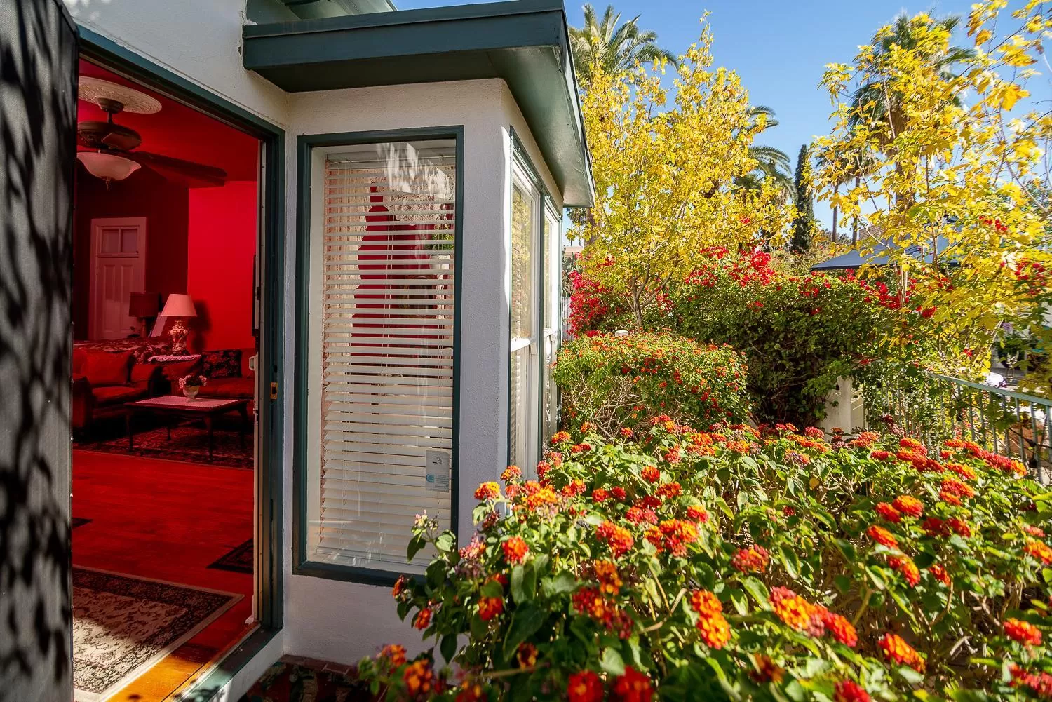 Facade/entrance in The Blenman Inn