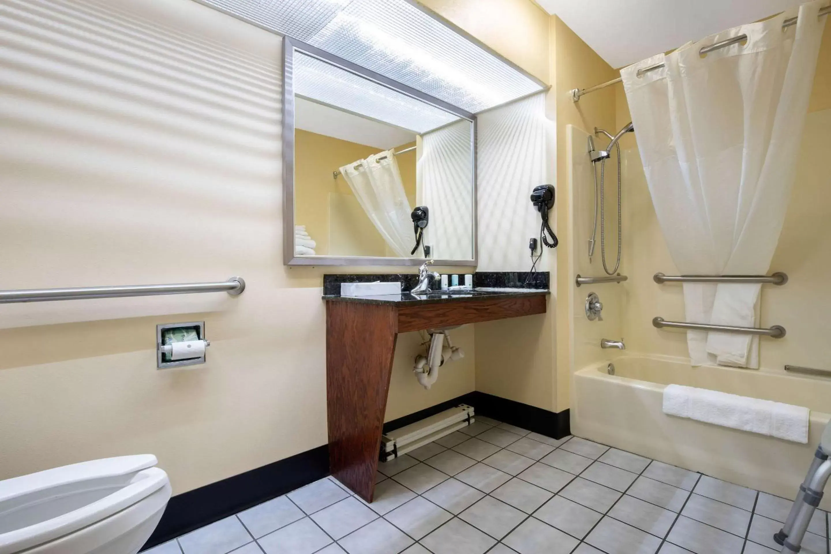 Bathroom in Quality Inn Cheraw