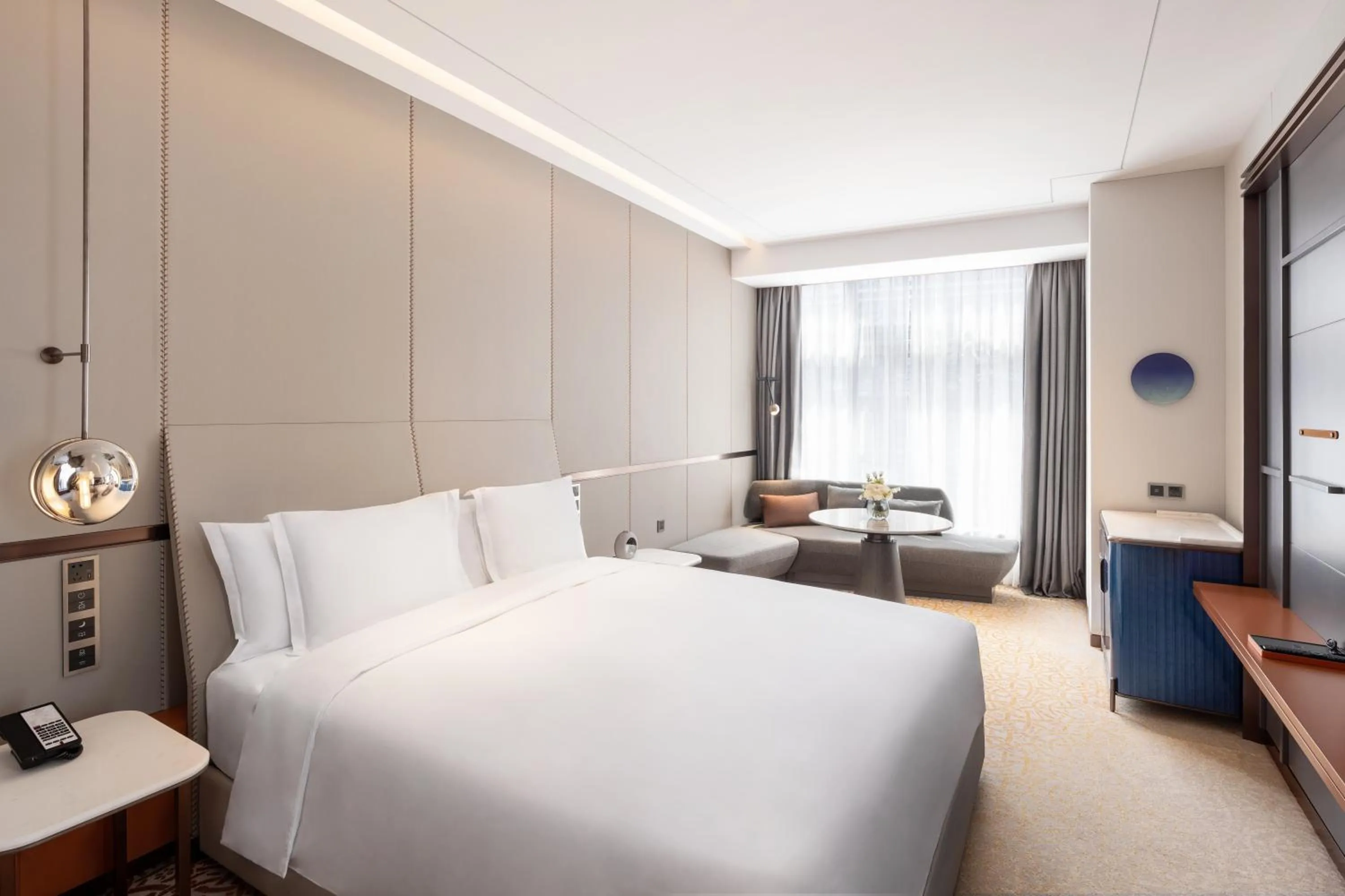 Standard King Room - Lounge Access/High Floor in Crowne Plaza Qingdao Jinshui by IHG