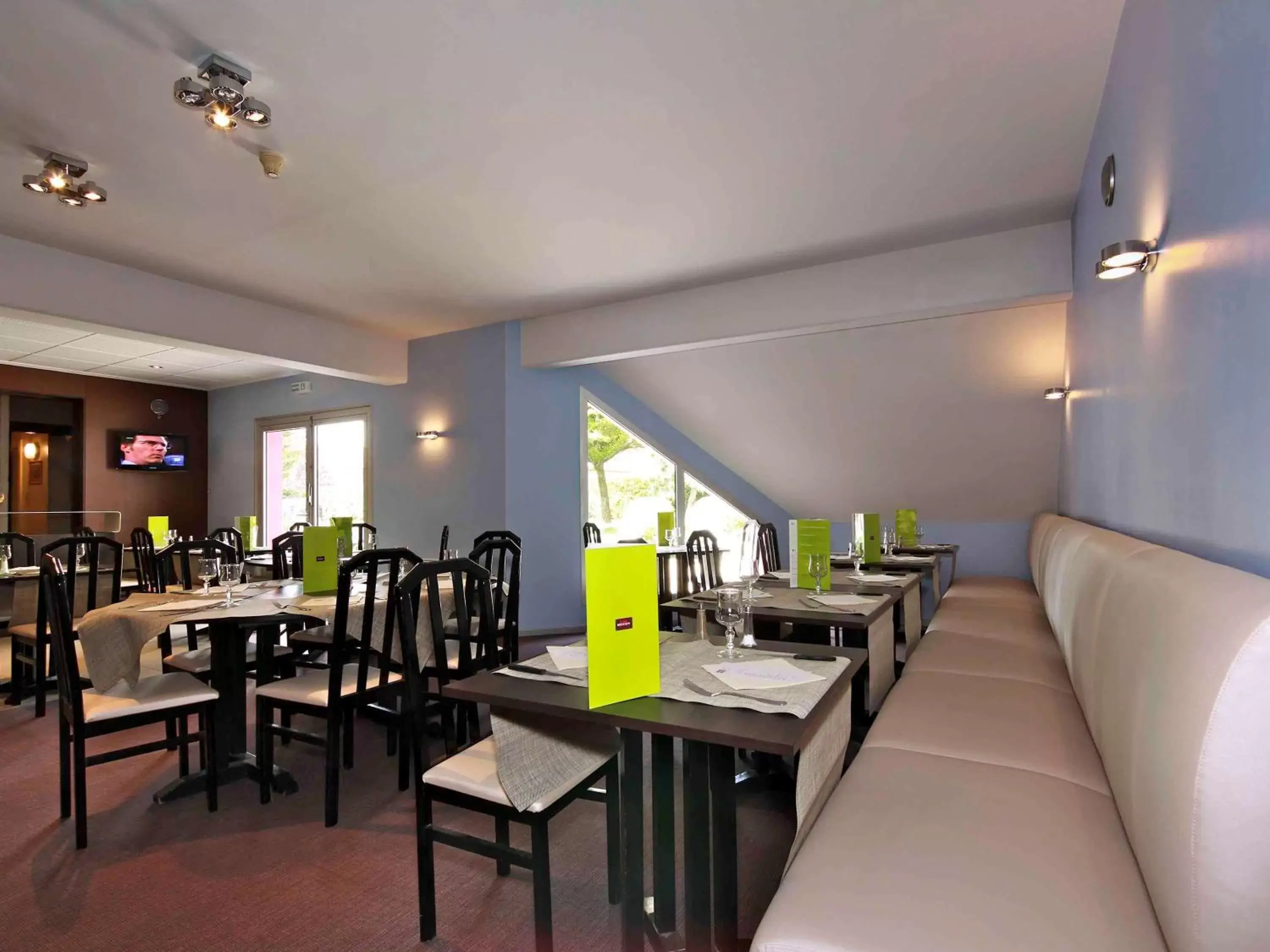 Restaurant/Places to Eat in Mercure Hexagone Luxeuil