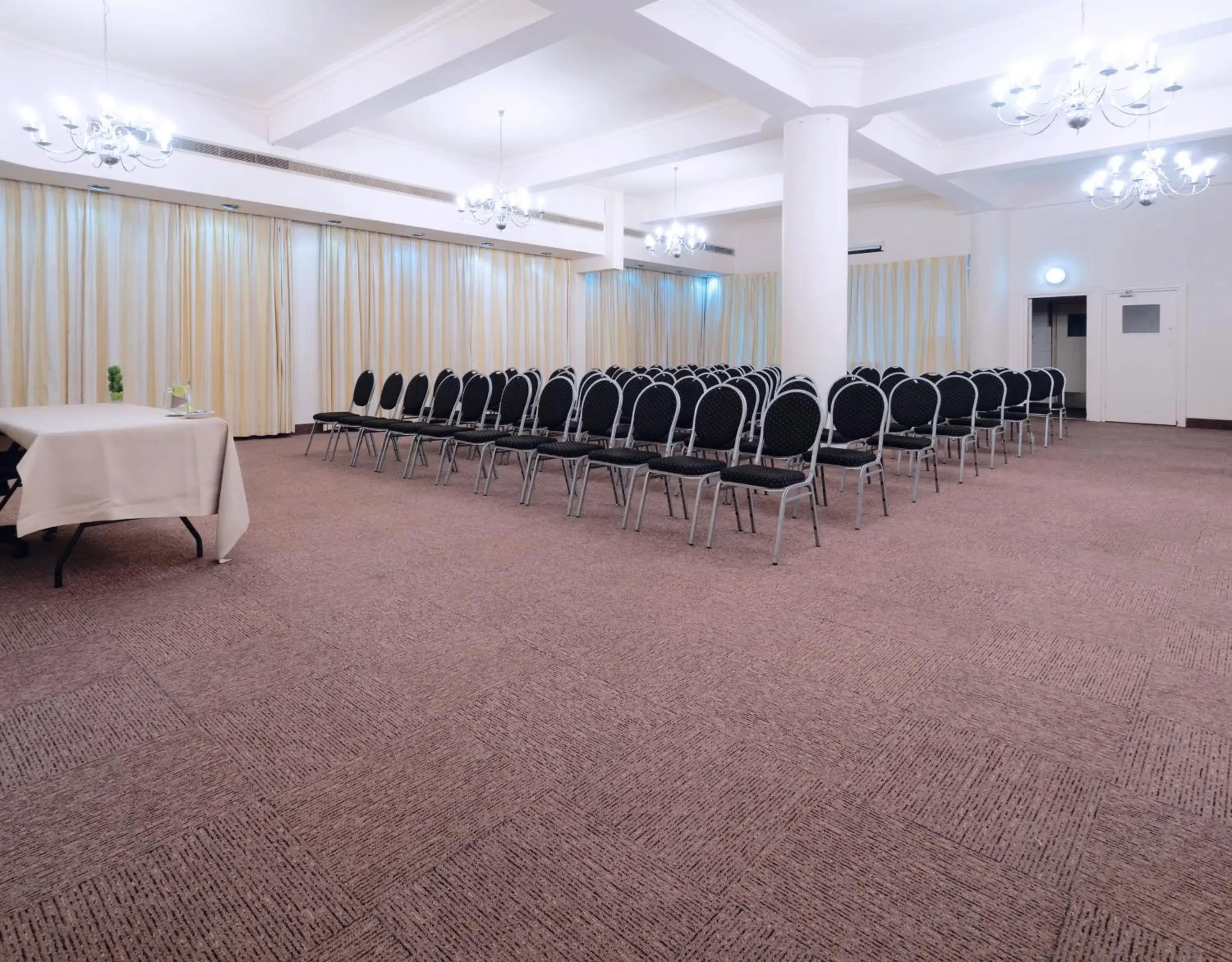 Banquet/Function facilities in Albany Hotel