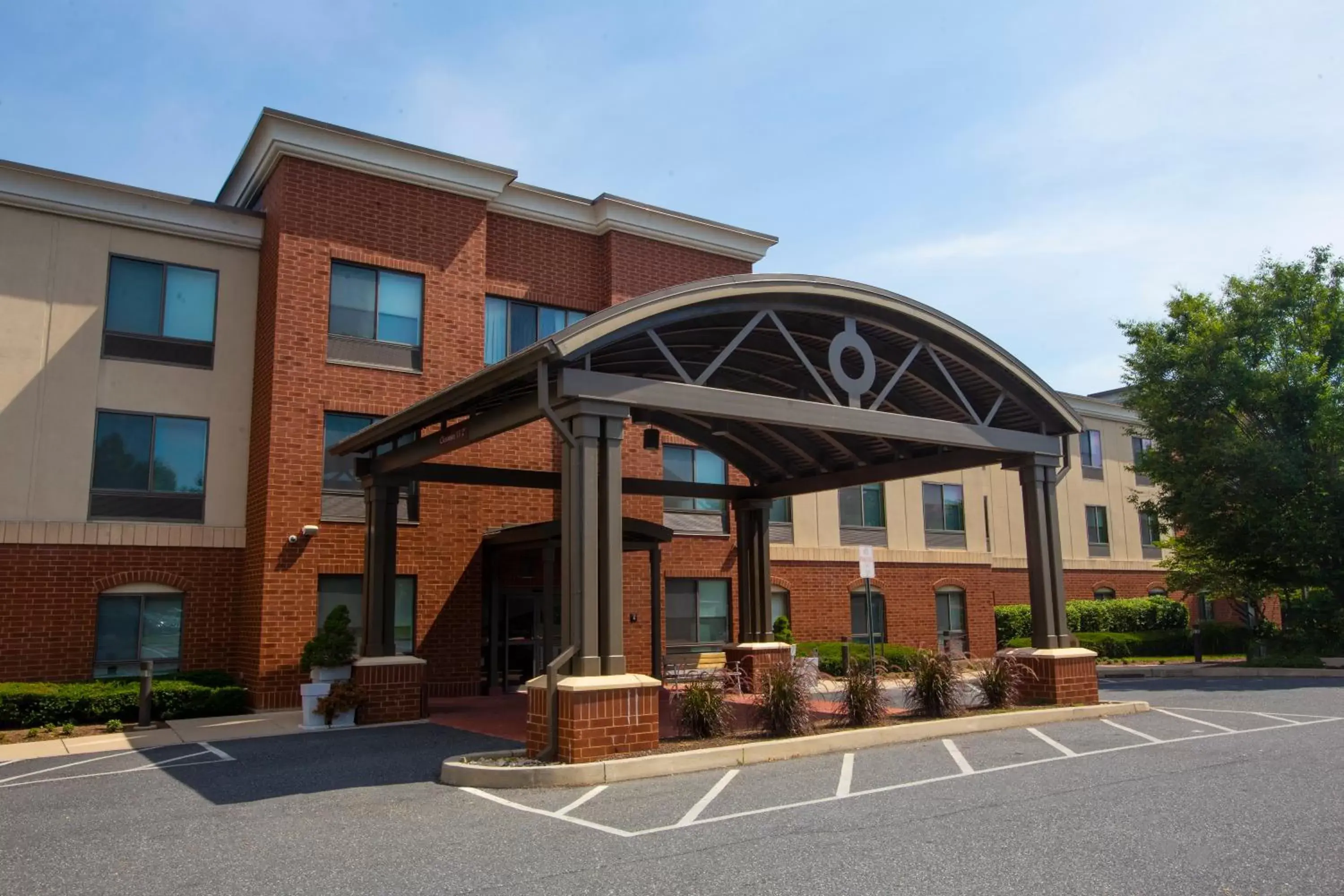 Property Building in Holiday Inn Express Hotel & Suites Bethlehem Airport/Allentown area, an IHG Hotel