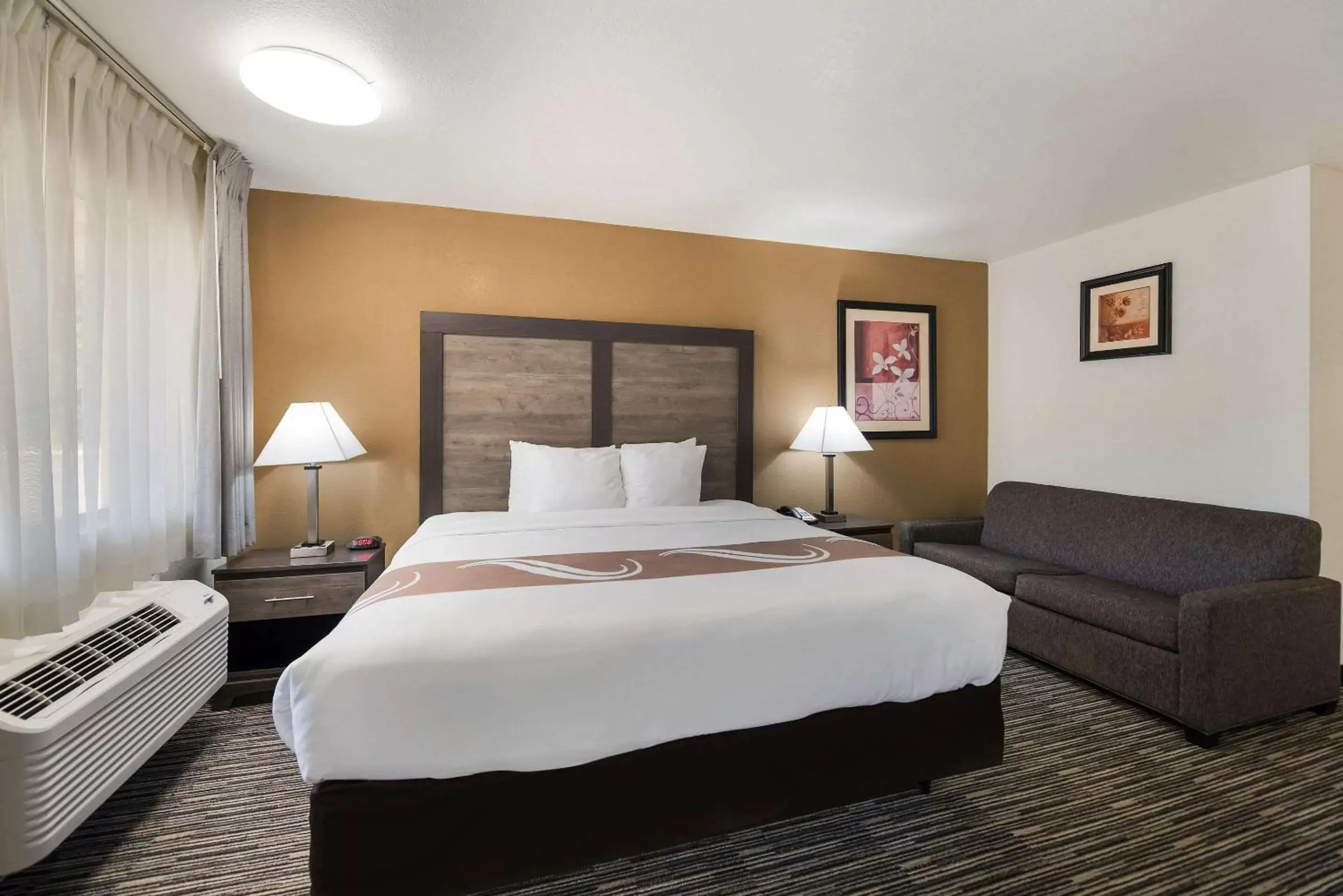 Bedroom, Bed in Quality Inn & Suites Lufkin