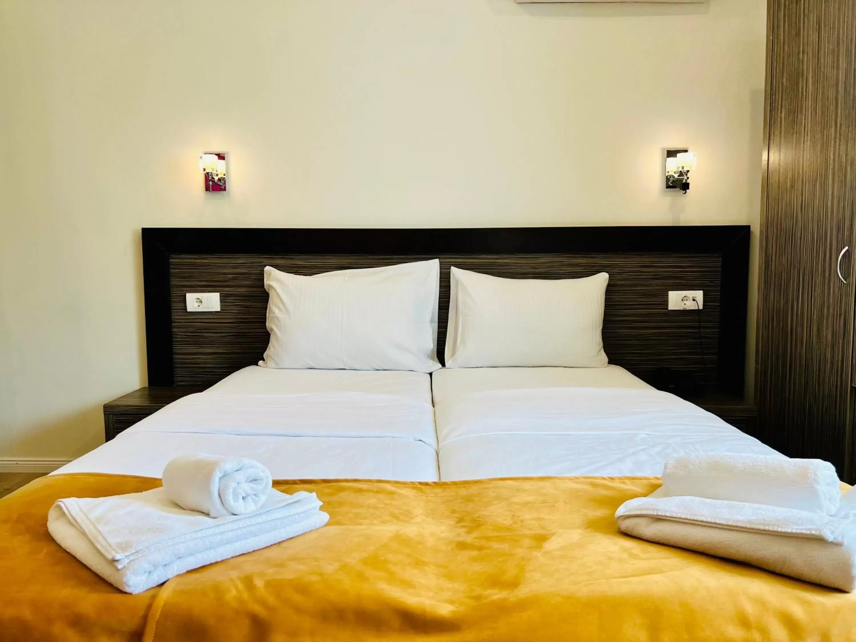 Bed in Side One Design Hotel Garni