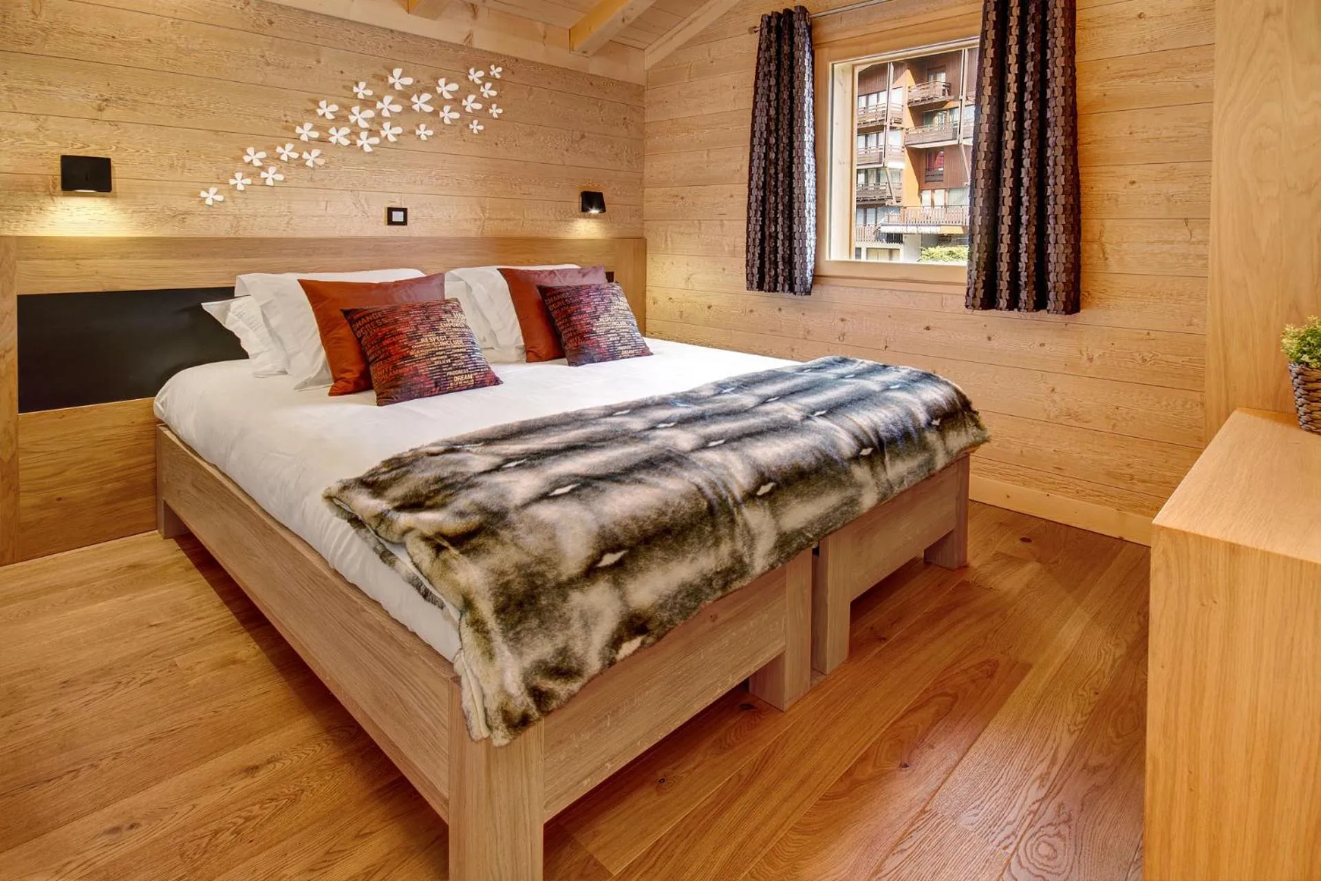 Bedroom, Bed in Chalet Inarpa - Appartements et Suites