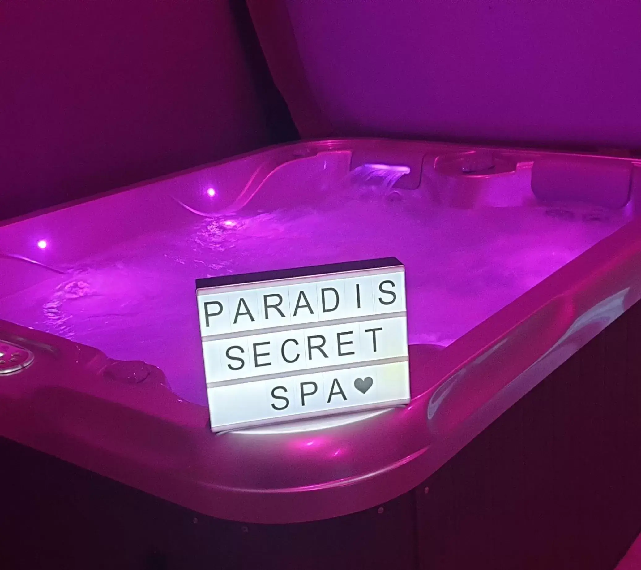 Bath in Paradis Secret Spa