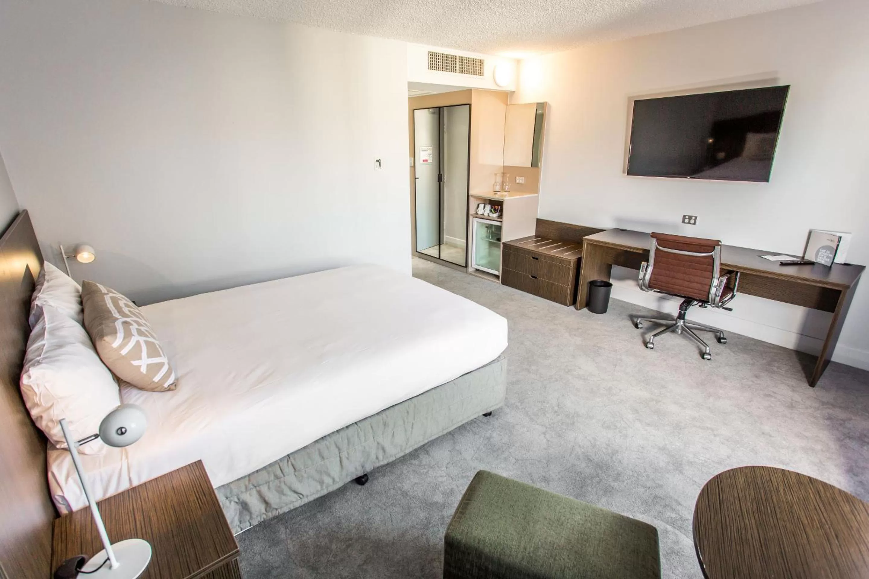 Photo of the whole room, Bed in Mercure Brisbane Spring Hill