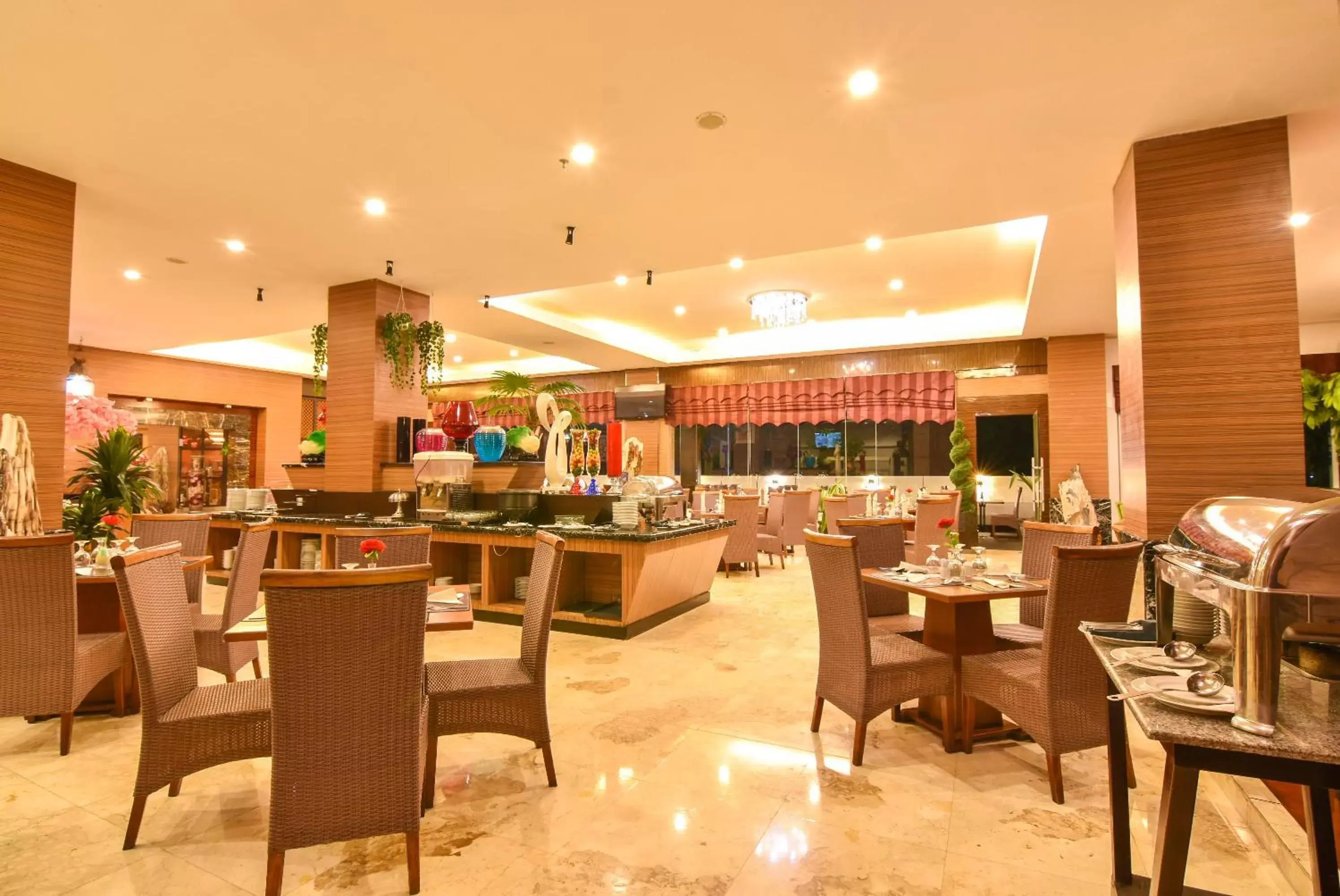 Restaurant/Places to Eat in Grand Rocky Hotel Bukittinggi