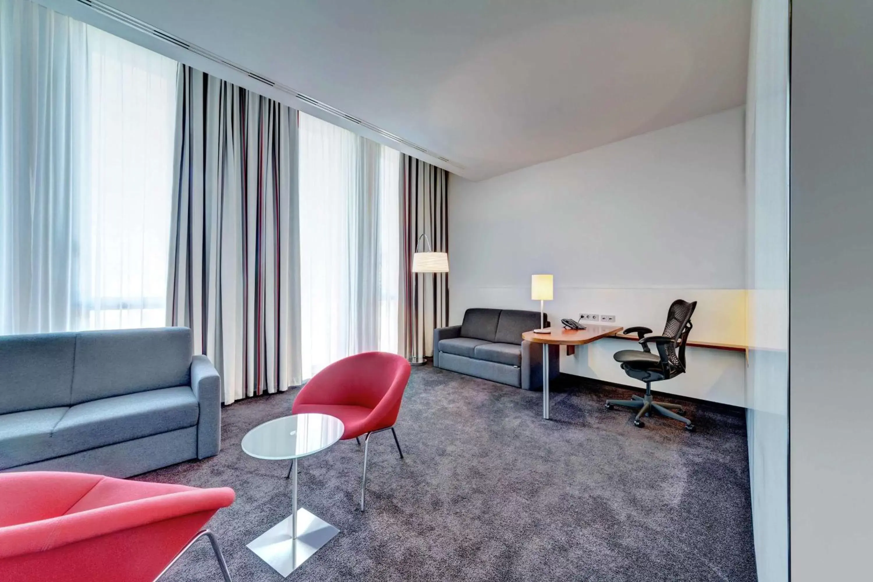 Bedroom, Seating Area in Hilton Garden Inn Stuttgart NeckarPark