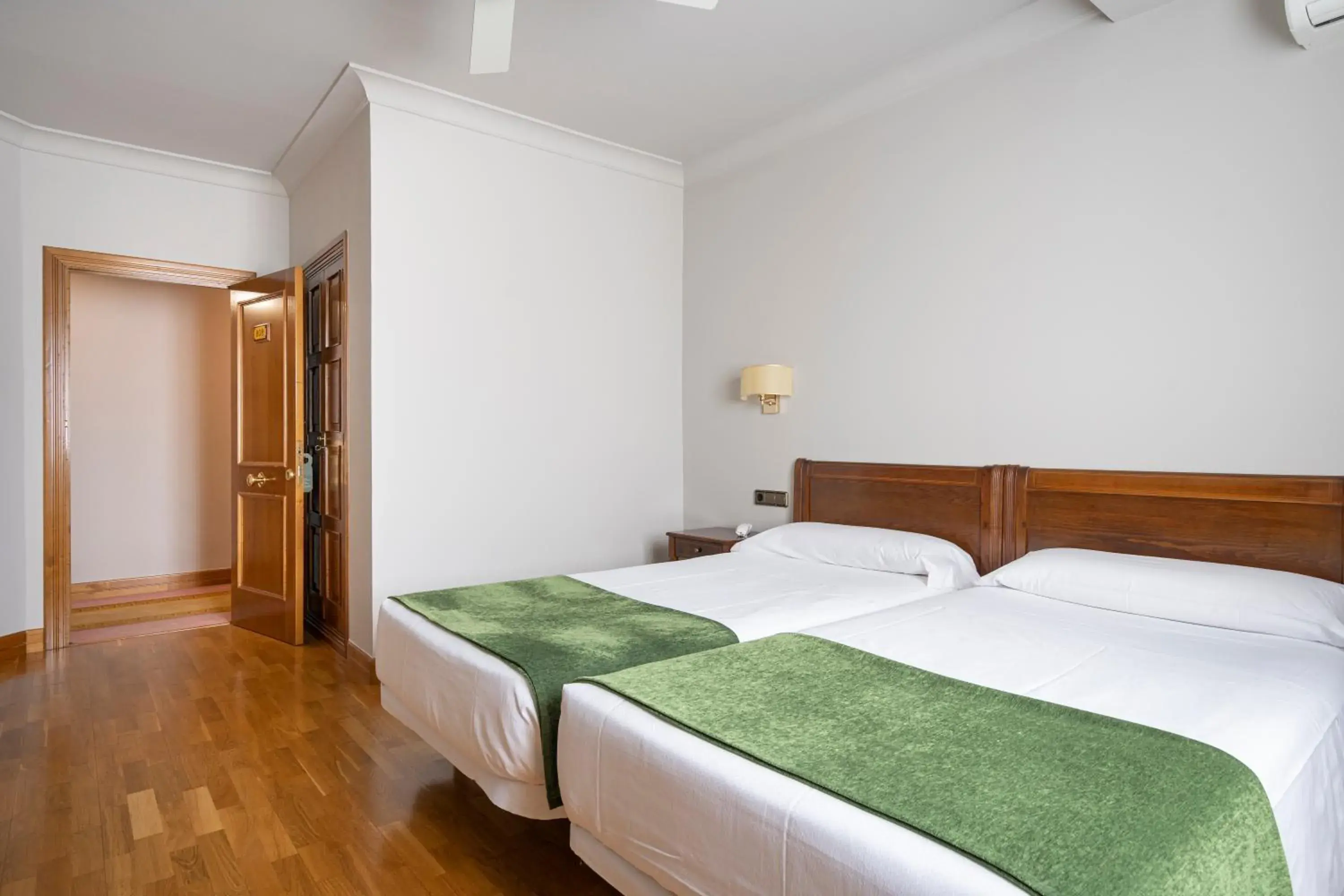 Photo of the whole room, Bed in Hotel Hernán Cortés Photo of the whole room, Bed in Hotel Hernán Cortés