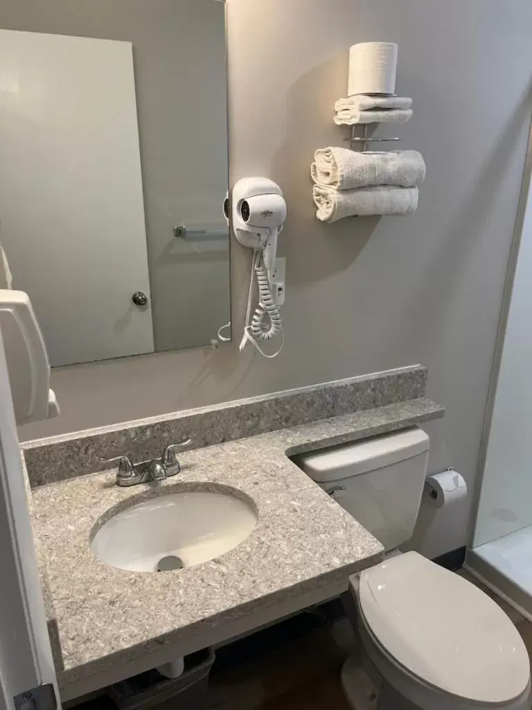 Shower, Bathroom in Beach Bum West-O Motel
