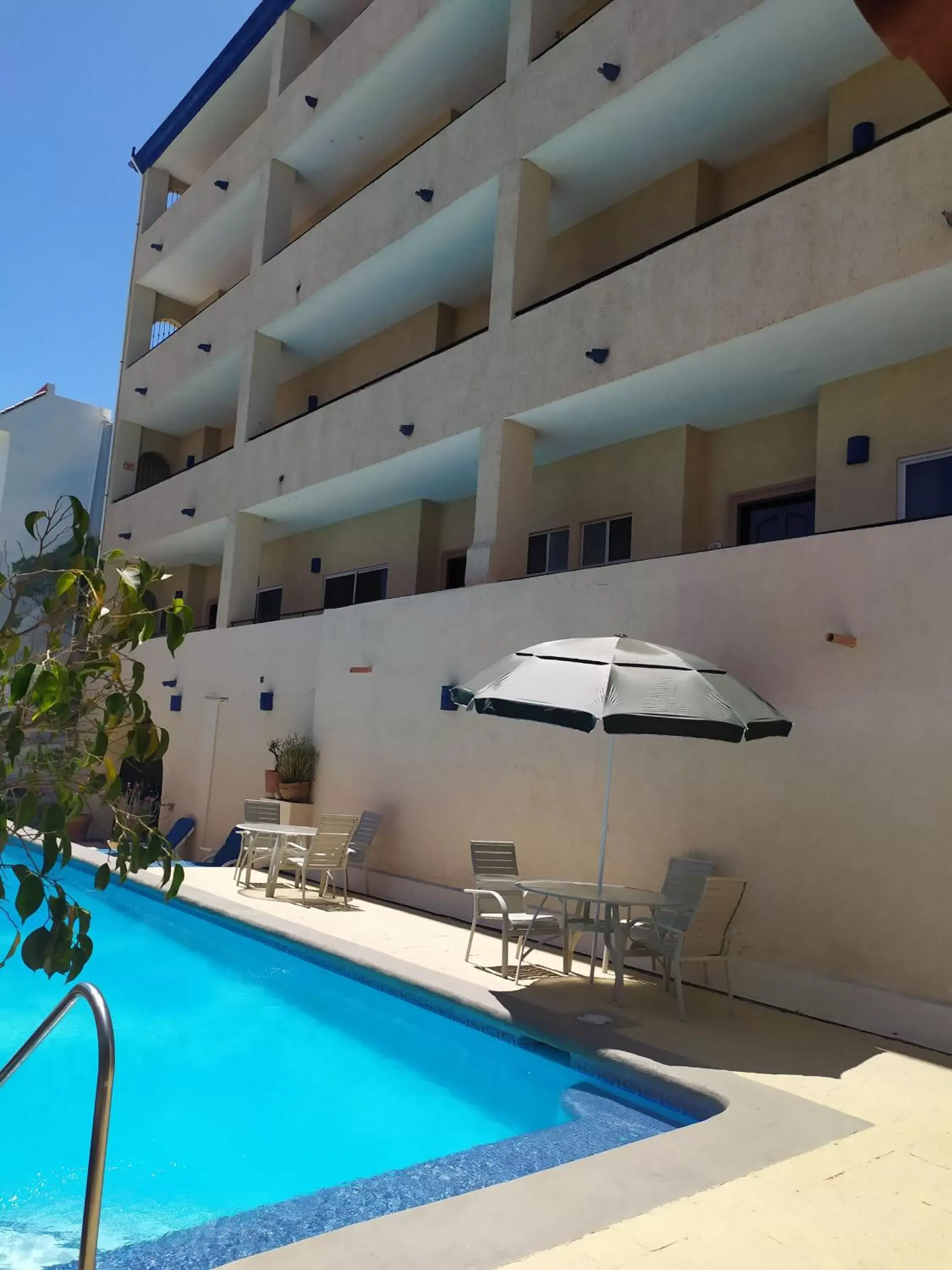 Property building, Swimming Pool in Las Gaviotas Condo-Hotel La Paz BCS