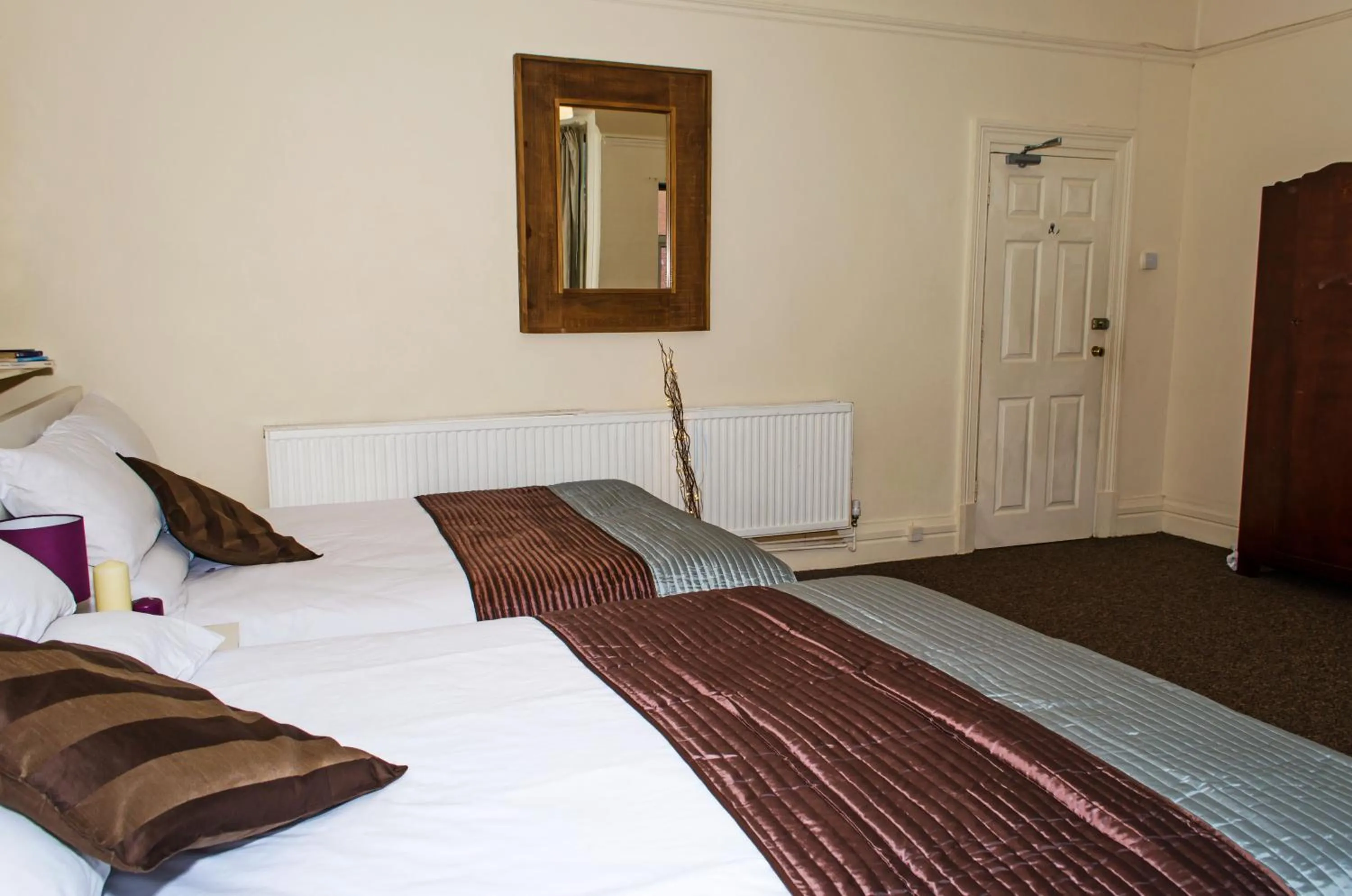 Standard Twin Room in Campbells Guest House